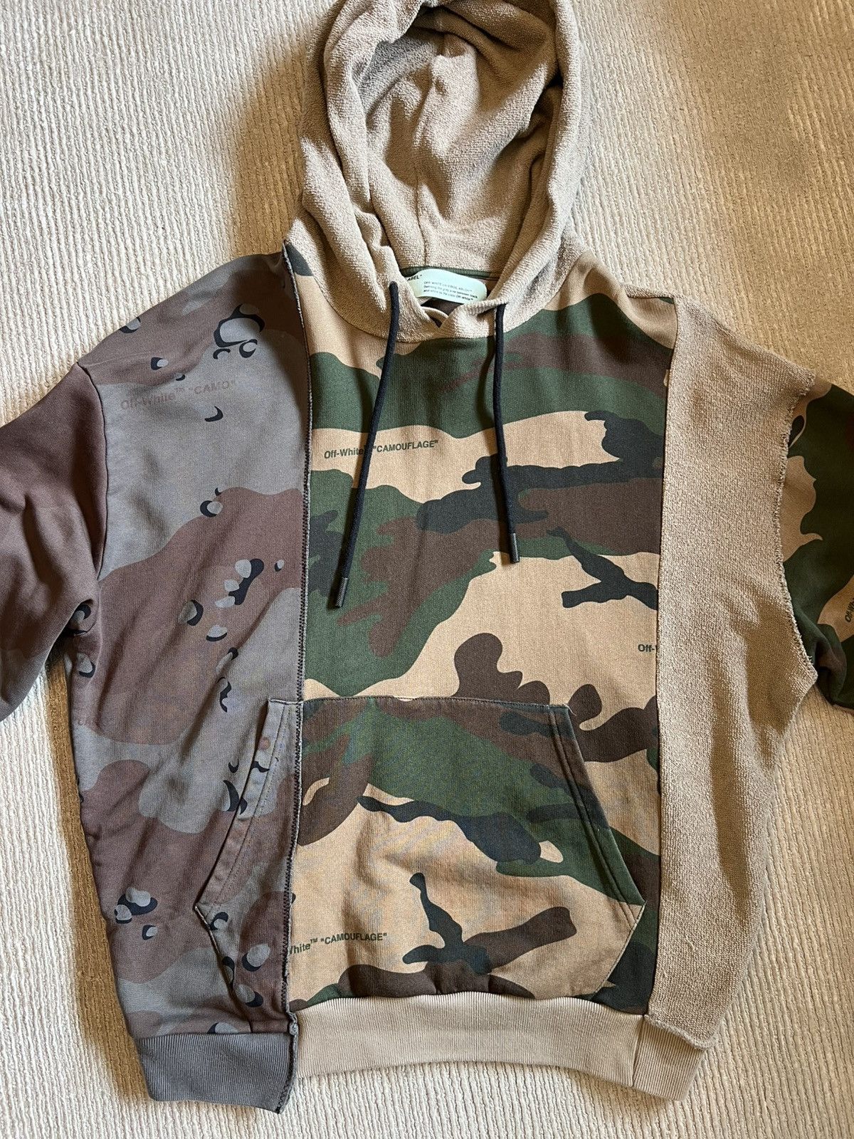 Off-White Off White Reconstructed Arrow Logo Camo Hoodie - Size L Size US L / EU 52-54 / 3 - 1 Thumbnail