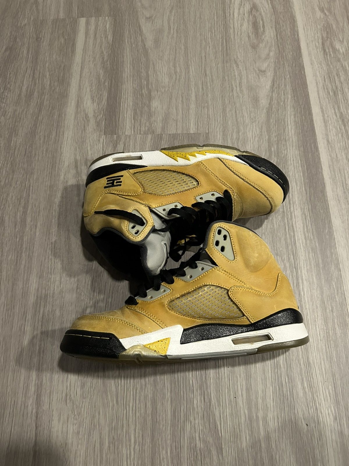 Jordan Brand Air Jordan Retro 5 T23 Toyko 2011 Size 8.5 Size US 8.5 / EU 41-42 - 2 Thumbnail
