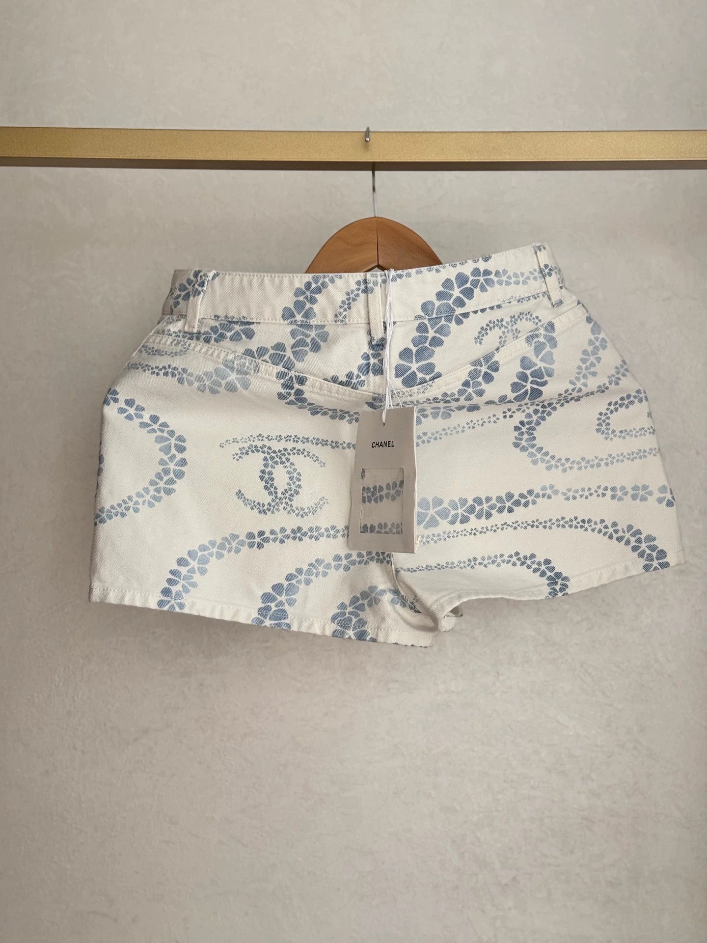 Chanel Chanel 25M Coco Beach Print Denim Short 34 Size 25" / US 0 / IT 36 - 4 Thumbnail