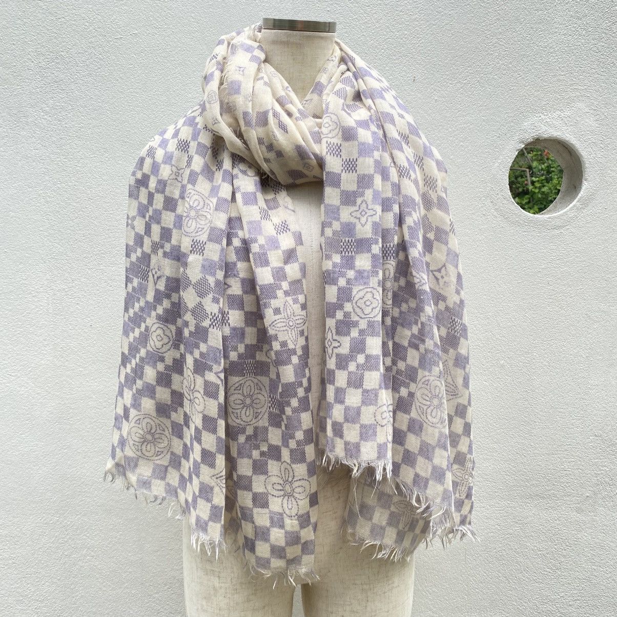 Louis Vuitton LOUIS VUITTON Lavender Checkered Blossom Scarf Size ONE SIZE - 2 Thumbnail