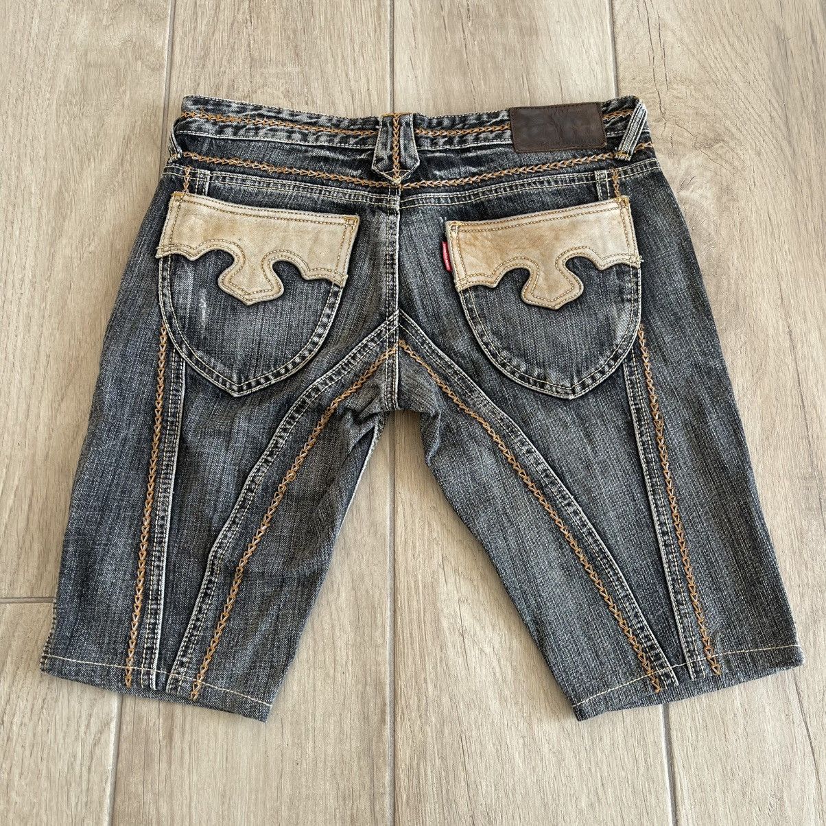 Tornado Mart 2000s Weave Embroidery Leather Patch Distressed Denim Shorts Size US 30 / EU 46 - 2 Thumbnail