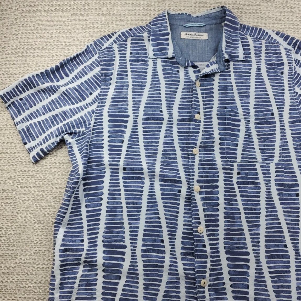 Tommy Bahama Tommy Bahama The Veracruz Cay Hawaiian Shirt Mens L Gray AOP Lenzing Aloha Shirt Size US L / EU 52-54 / 3 - 3 Thumbnail