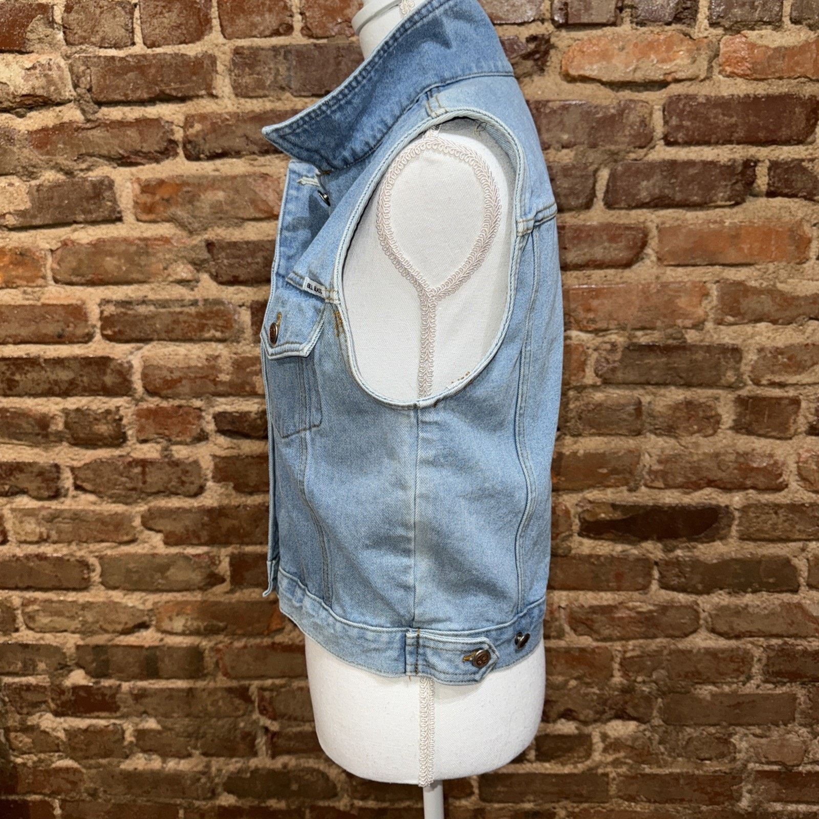 Bill Blass Bill Blass Vintage 90’s Denim Sleeveless Jacket Women’s Sz M Size M / US 6-8 / IT 42-44 - 5 Thumbnail