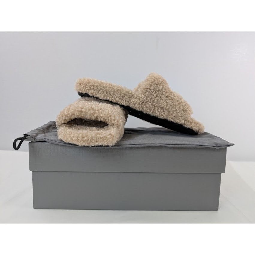 Balenciaga o1rshd1 Fake Furry Slide Slipper in Beige / White / Red Size US 11 / EU 44 - 18 Thumbnail