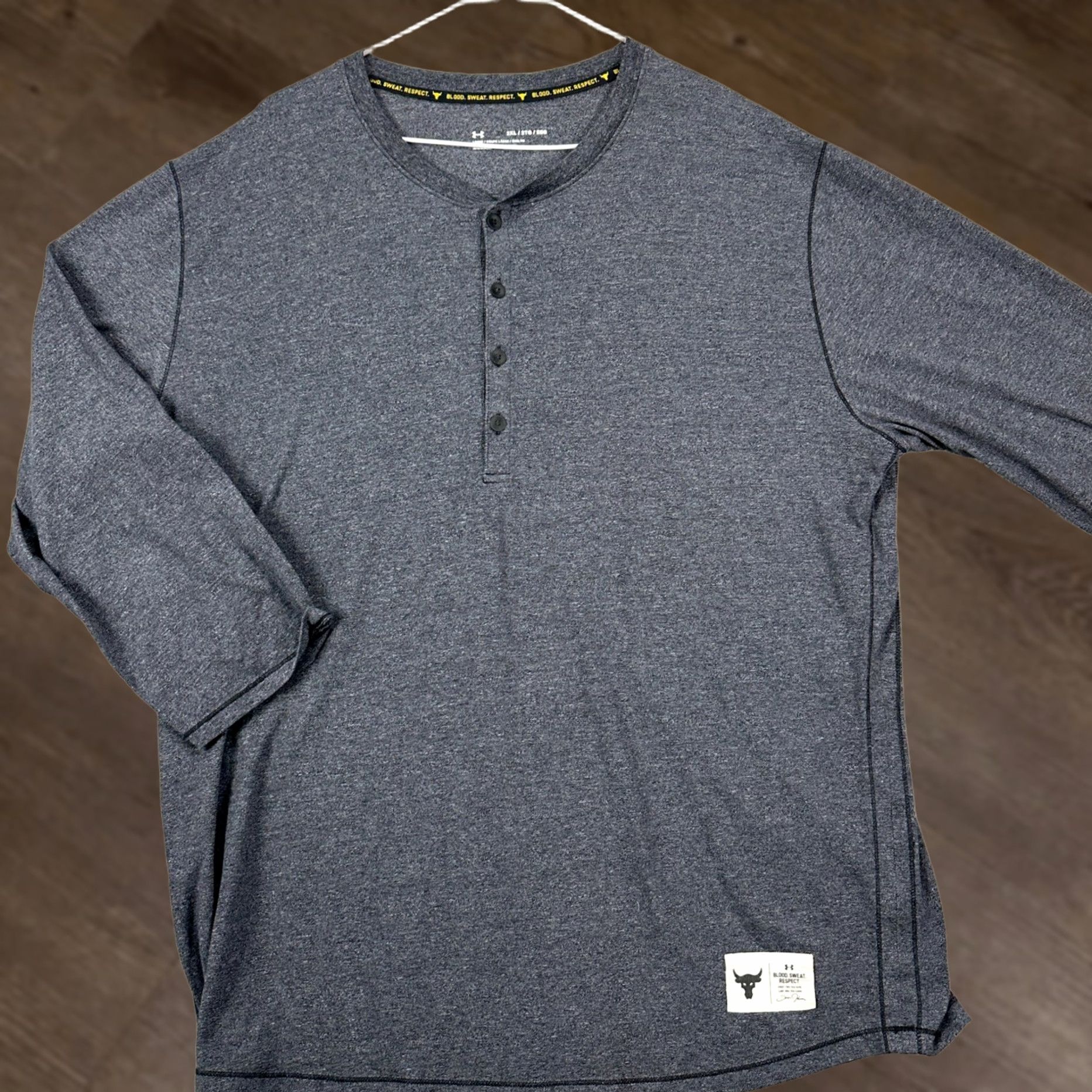 Under Armour Under Armour Project Rock Henley Long Sleeve T-Shirt 2XL Mens Gray HeatGear Moisture Wicking Athletic Performance Shirt Size US XXL / EU 58 / 5 - 1 Thumbnail