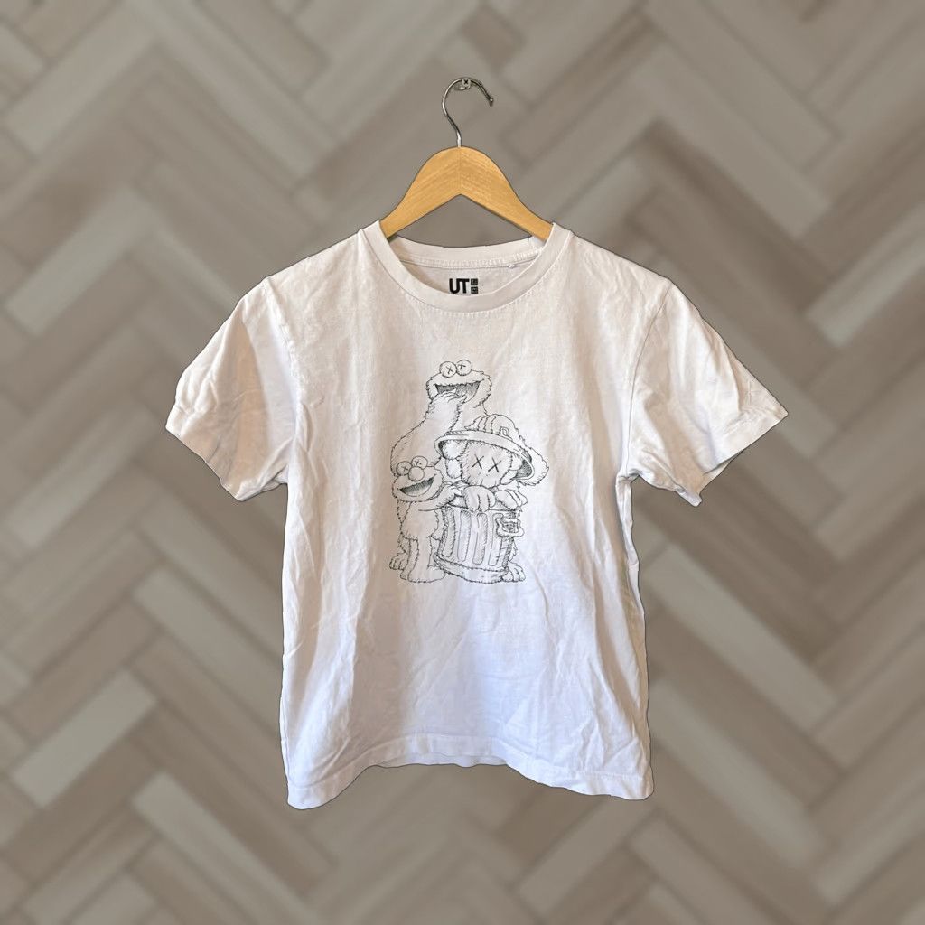 Uniqlo Uniqlo x Kaws Adult White Graphic Short Sleeve T-shirt XS Size US XS / EU 42 / 0 - 1 Thumbnail