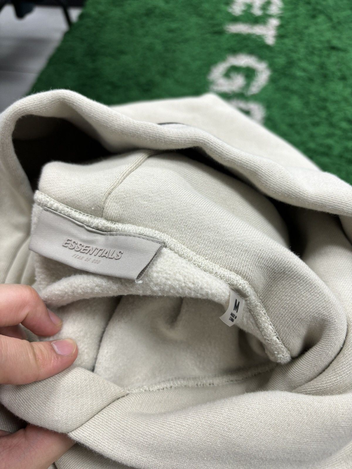 Fear of God Fear of god essentials hoodie medium Size US M / EU 48-50 / 2 - 4 Thumbnail