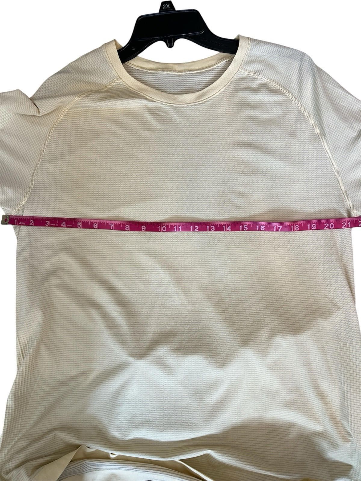 Designer Lululemon Metal Vent Tech Short-Sleeve Shirt Yellow Size XL Size US XL / EU 56 / 4 - 6 Thumbnail