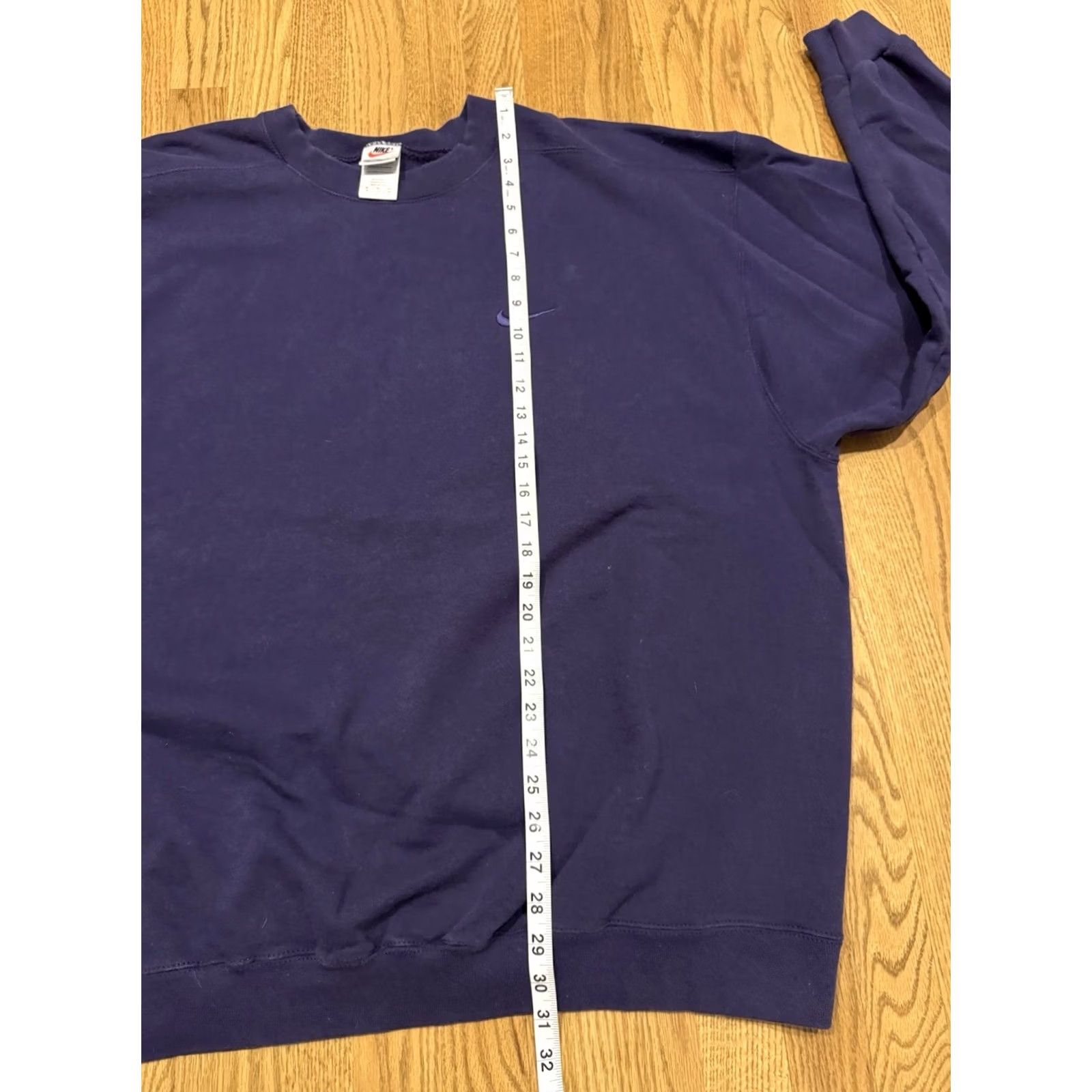 Nike VINTAGE Nike Sweatshirt Mens 2XL Purple Tonal Swoosh 90s Crewneck Pullover Size US XXL / EU 58 / 5 - 5 Thumbnail