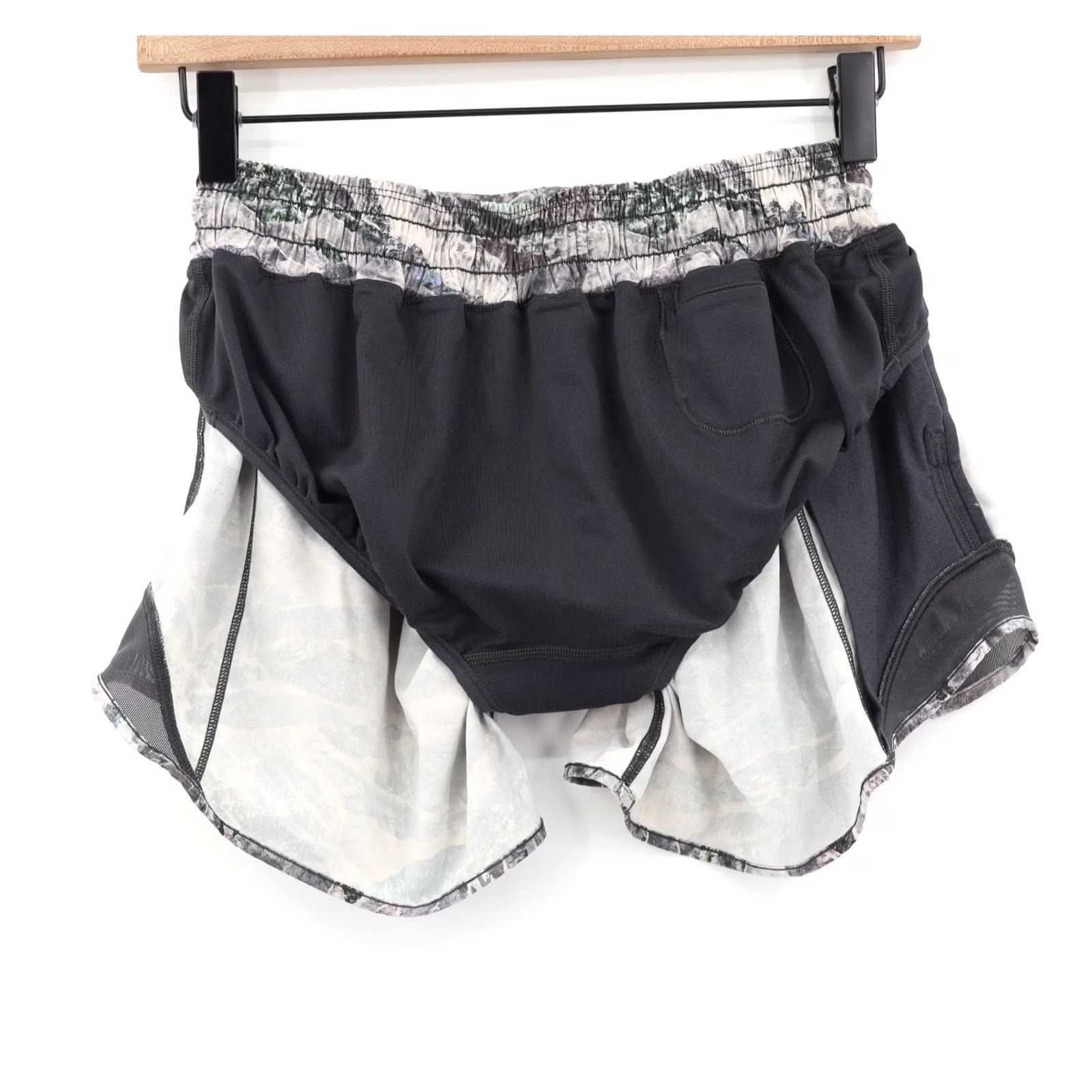 Lululemon Lululemon Women's 4" Inseam Short II Lined Springscape Multicolor Size 6 - Athletic, Pockets, Elastic Waist, Blended Material, Machine Washable Size 28" / US 6 / IT 42 - 4 Thumbnail