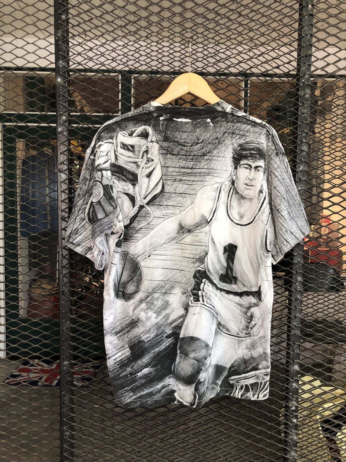 Vintage VINTAGE 90s AOP BASKETBALL SHIRT Size US L / EU 52-54 / 3 - 3 Thumbnail