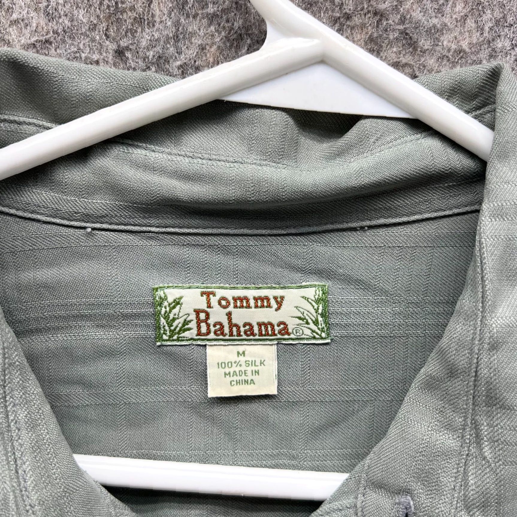 Tommy Bahama Tommy Bahama Shirt Men Medium Gray Button-Down Silk Reverse Print All Seasons 46 In Chest Regular Button-Up Mens Size US M / EU 48-50 / 2 - 6 Thumbnail