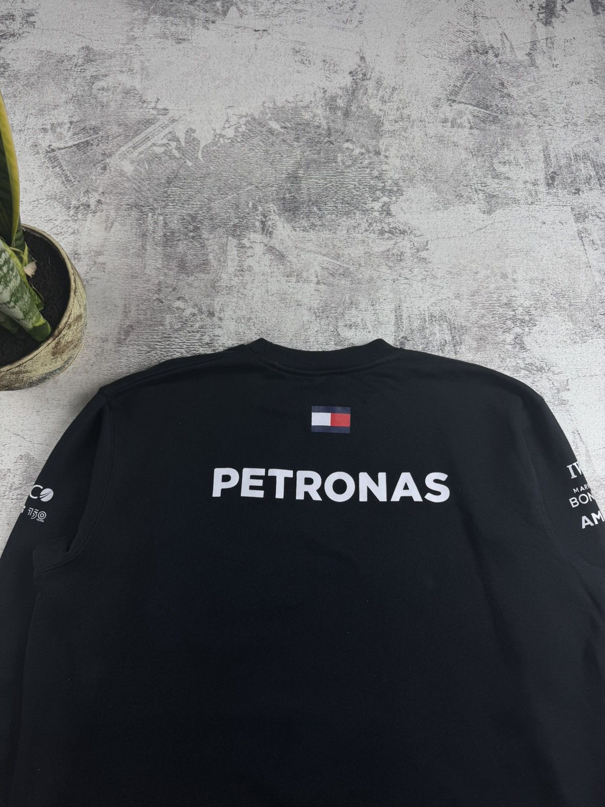 Mercedes-Benz Mercedes AMG Petronas Formula 1 Black XL Men’s Racing Fleece Pullover Sweatshirt Size US XL / EU 56 / 4 - 14 Thumbnail