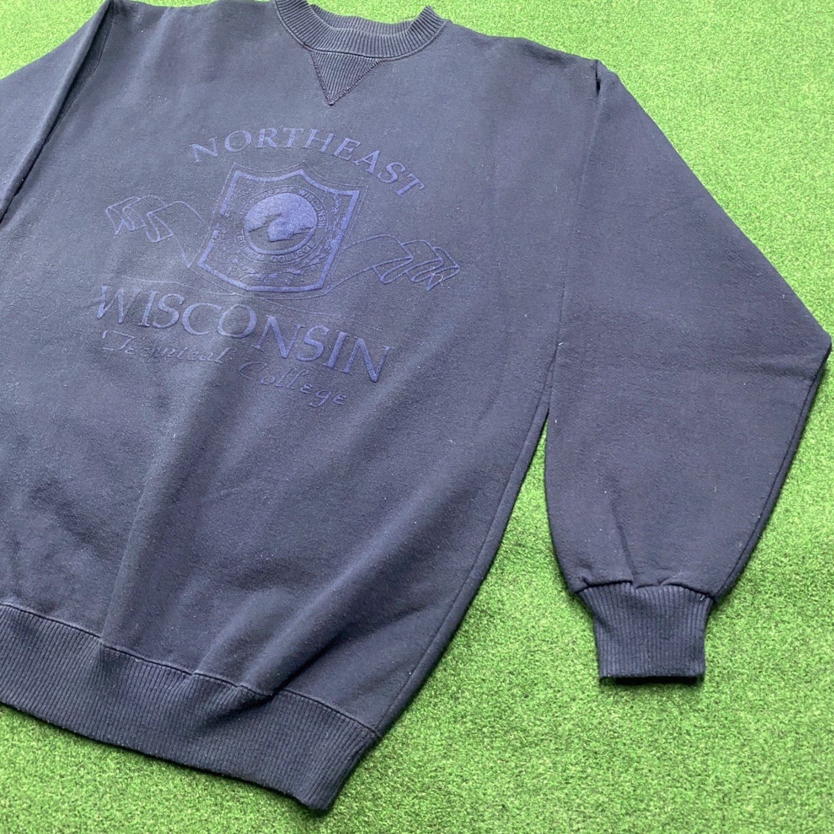 Vintage VINTAGE Northeast Wisconsin Sweatshirt Mens L Blue 90S College Logo Pullover Crew Neck Cotton Microfiber Graphic Print Sweatshirt Size US L / EU 52-54 / 3 - 2 Thumbnail