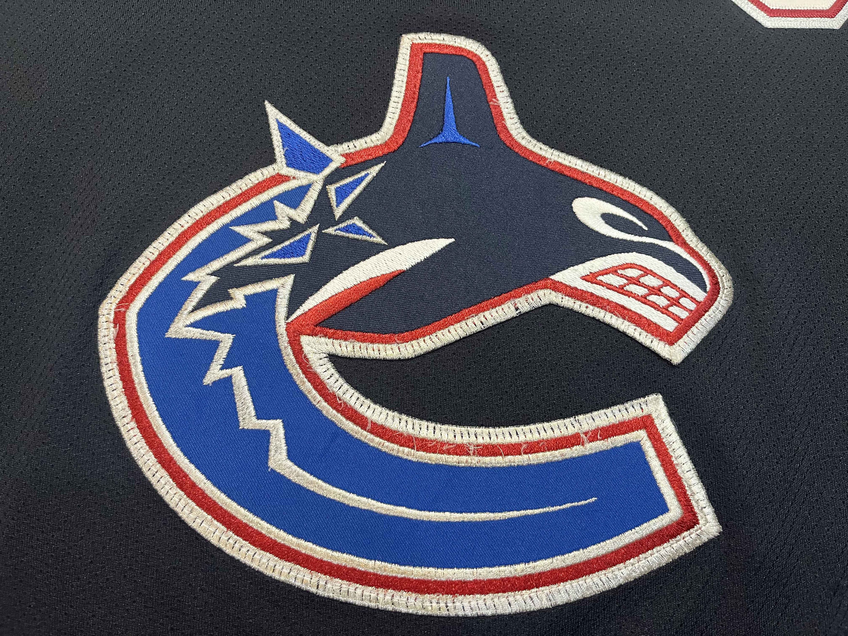 Ccm CCM Vancouver Canucks NASLUND #19 NHL Hockey Jersey Size US XXL / EU 58 / 5 - 2 Thumbnail