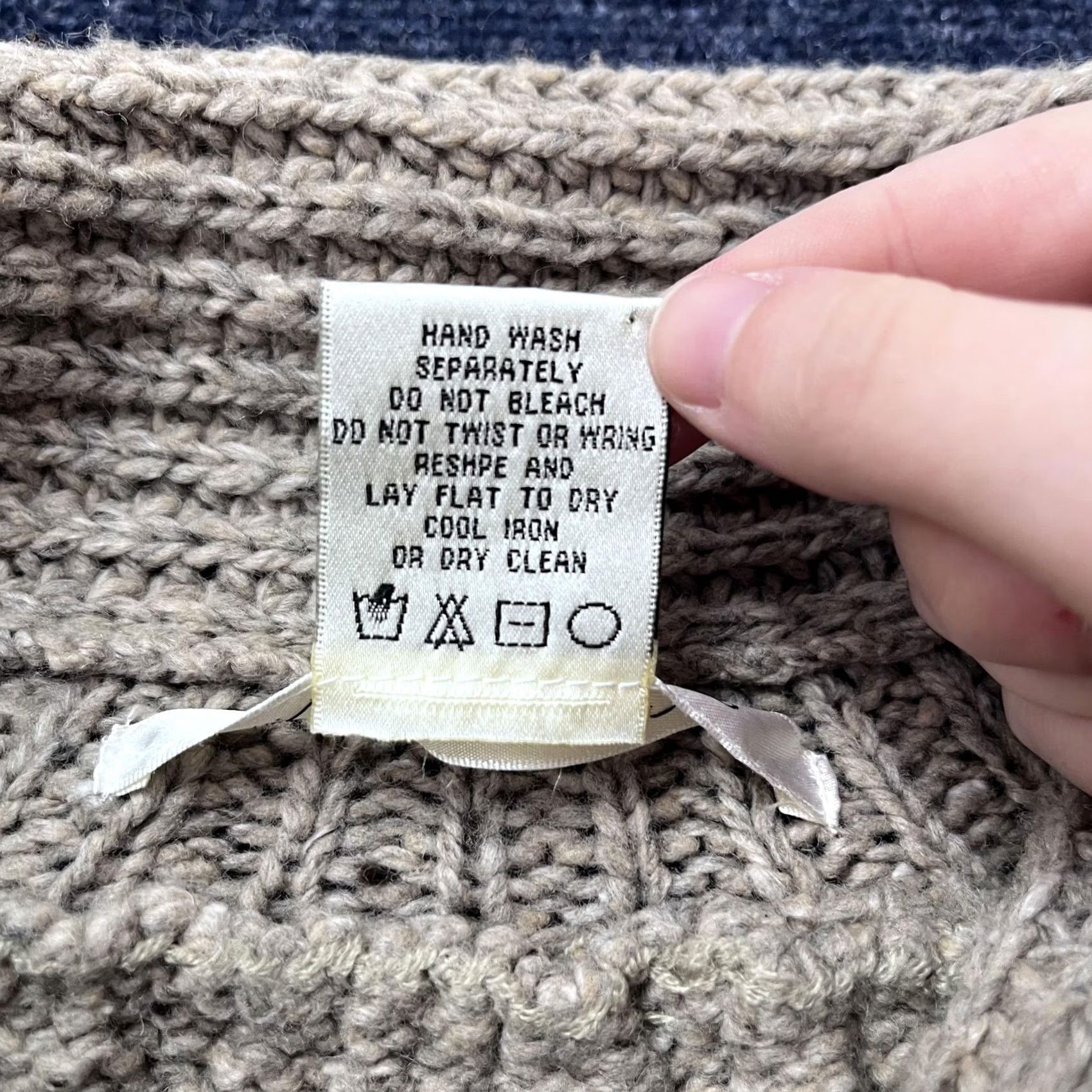 Vintage VINTAGE Max Studio Sweater Womens XS Beige Lambswool Blend Button Front Size XS / US 0-2 / IT 36-38 - 4 Thumbnail