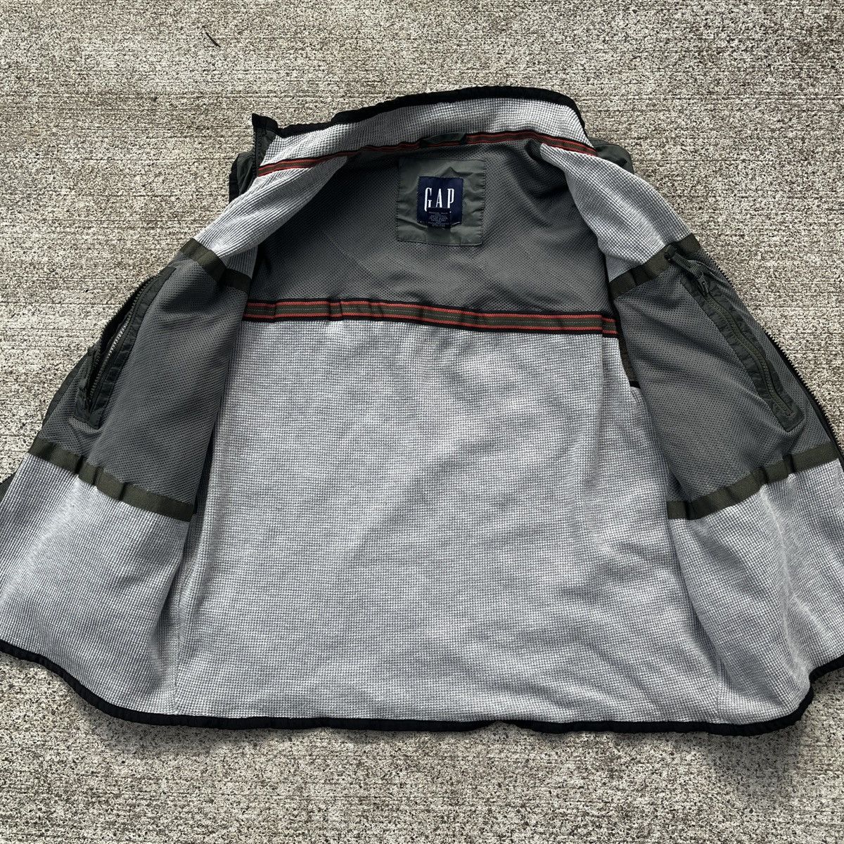 Gap Vintage GAP Windbreaker Vest Y2K 00’s Gorpcore L Size US L / EU 52-54 / 3 - 6 Thumbnail