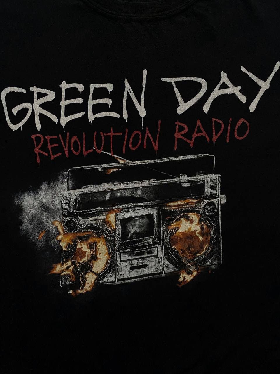 Band Tees GREEN DAY “REVOLUTION RADIO” ALBUM PUNK ROCK BAND T SHIRT Size US M / EU 48-50 / 2 - 4 Thumbnail