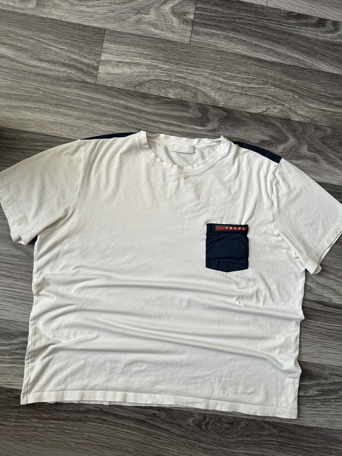 Prada Prada Milano White Red Tab T Shirt Nylon Pocket size L hype Size US L / EU 52-54 / 3 - 1 Thumbnail