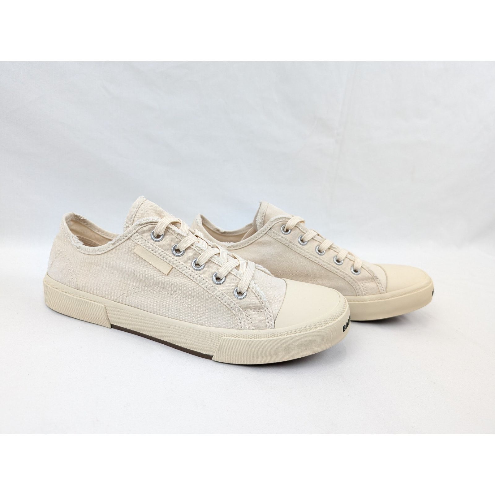 Balenciaga o1rshd1 Q3/ Low Destroyed Paris Rubber Sole Low Top Sneakers Size US 9 / EU 42 - 11 Thumbnail