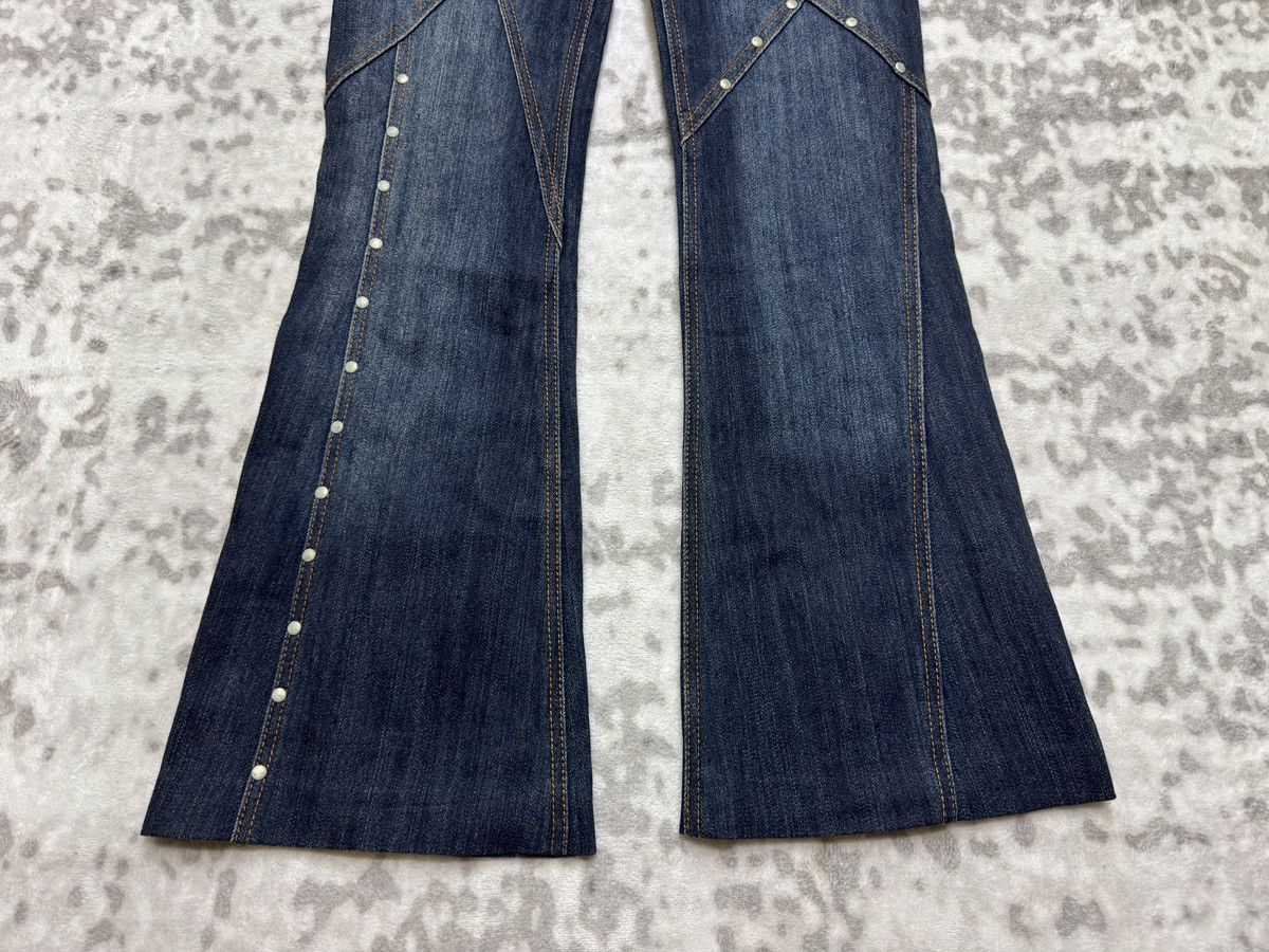 Japanese Brand Wink Wink Y2K Reconstructed Flared Denim Studded Low Rise Size 28" / US 6 / IT 42 - 7 Thumbnail