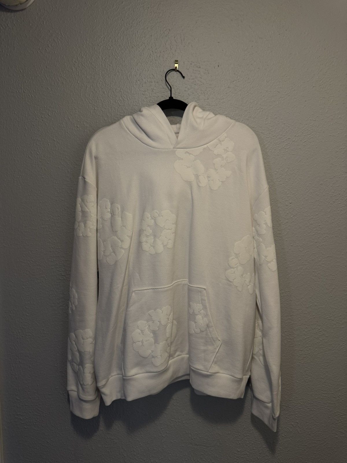 DENIM TEARS Denim Tears White Wreath Cotton Sweatshirt Size US XL / EU 56 / 4 - 1 Thumbnail