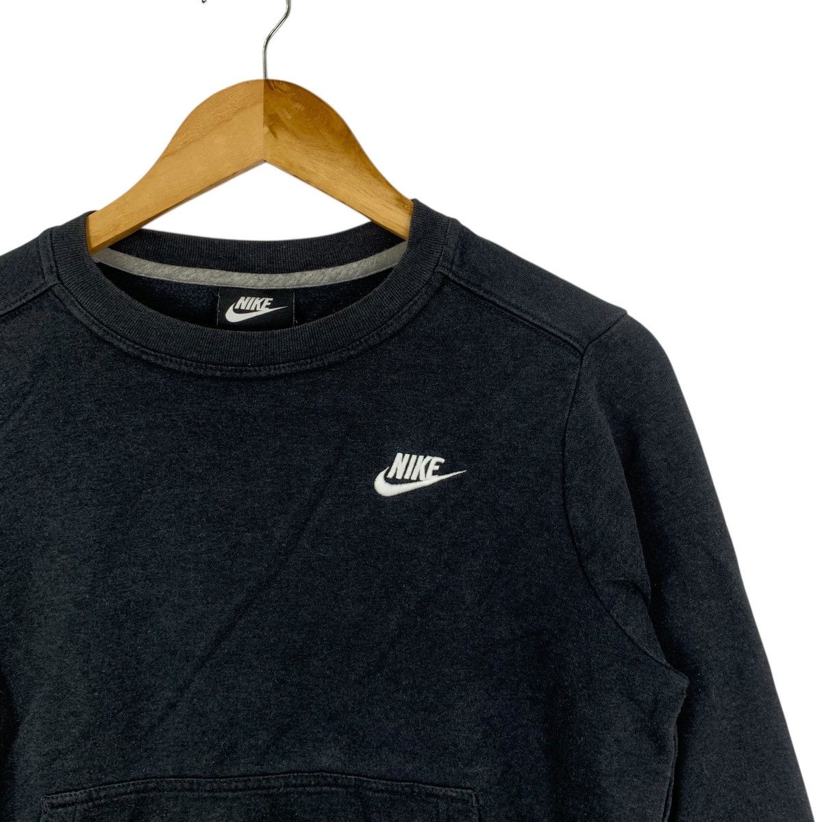 Nike Vintage NIKE SWOOSH Minimalist Embroidered Logo Sweatshirt Size M / US 6-8 / IT 42-44 - 6 Thumbnail