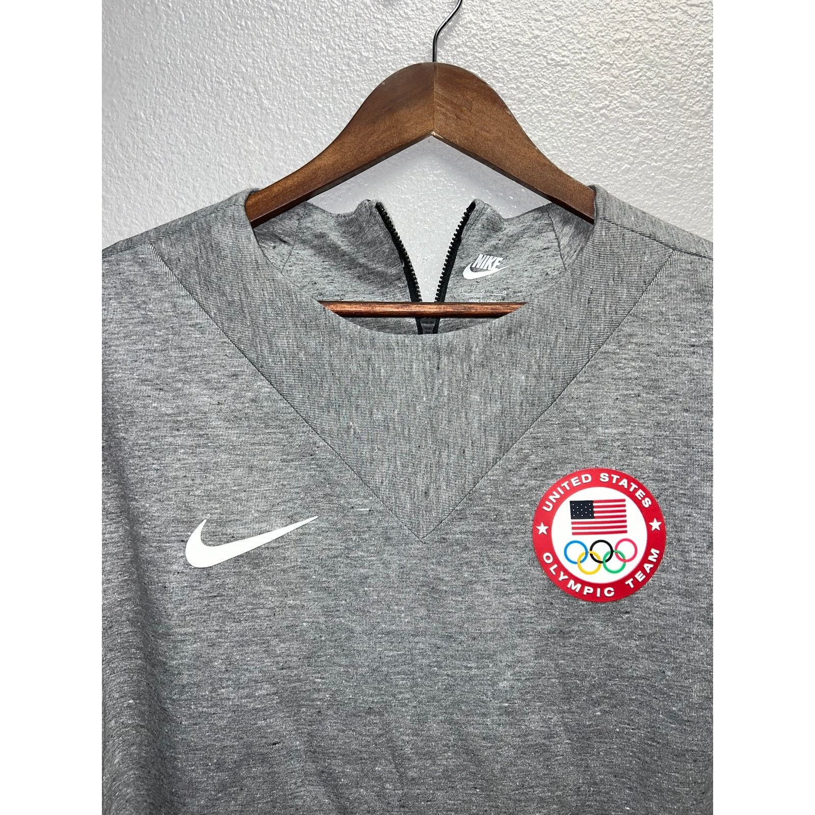 Vintage Nike Womens Tech Fleece Olympic Crew Team Sweatshirt NWT Size L / US 10 / IT 46 - 2 Thumbnail