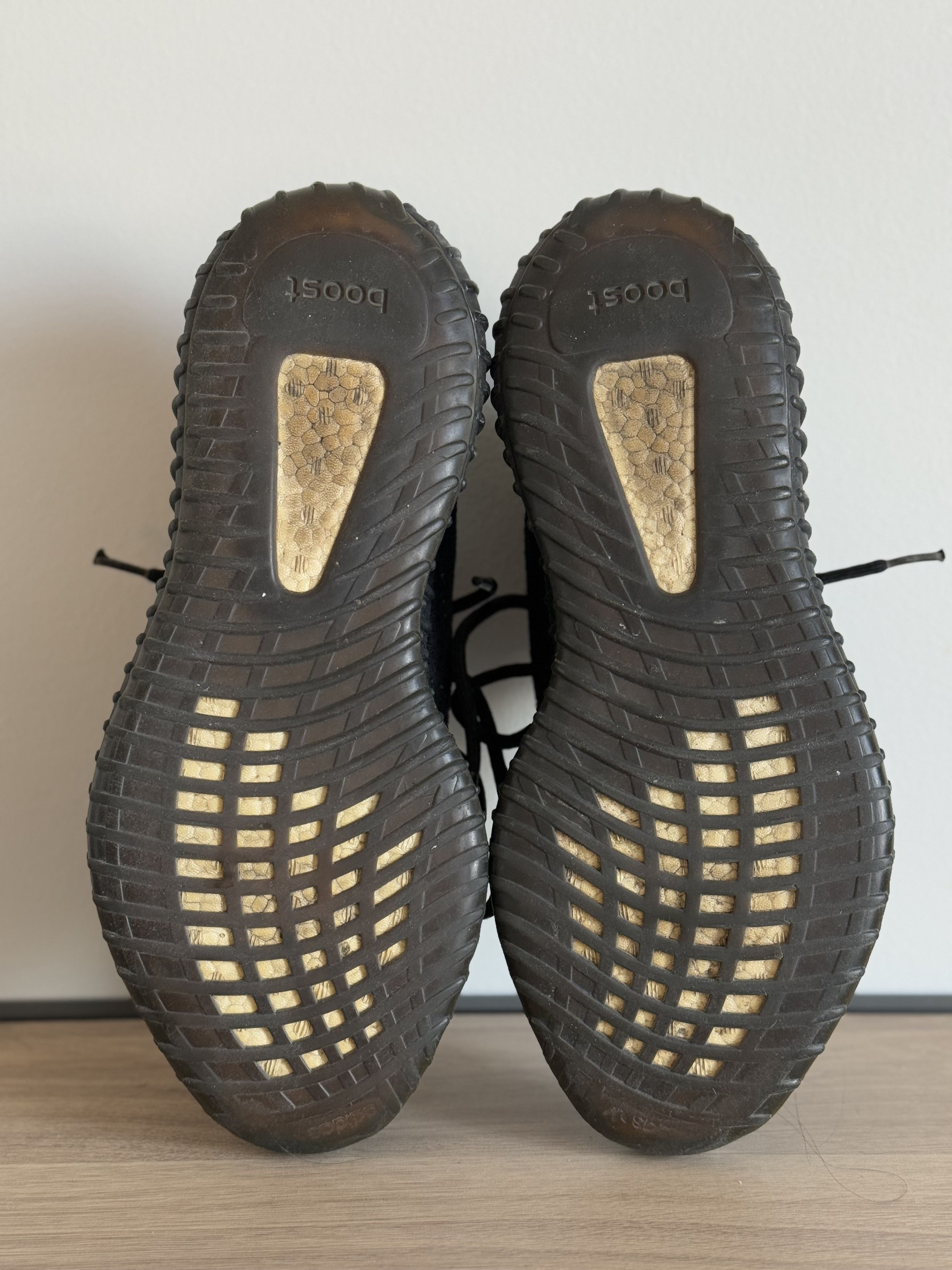 adidas gazelle silver green womens Adidas Yeezy 350 V2 Core Copper (De uso) – Urban Utility main image 0