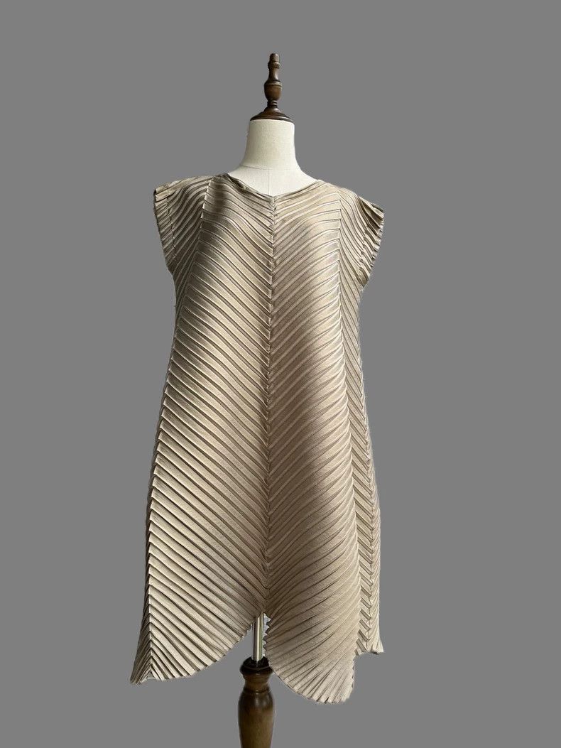 Issey Miyake size:2 Beige twill mainline dress