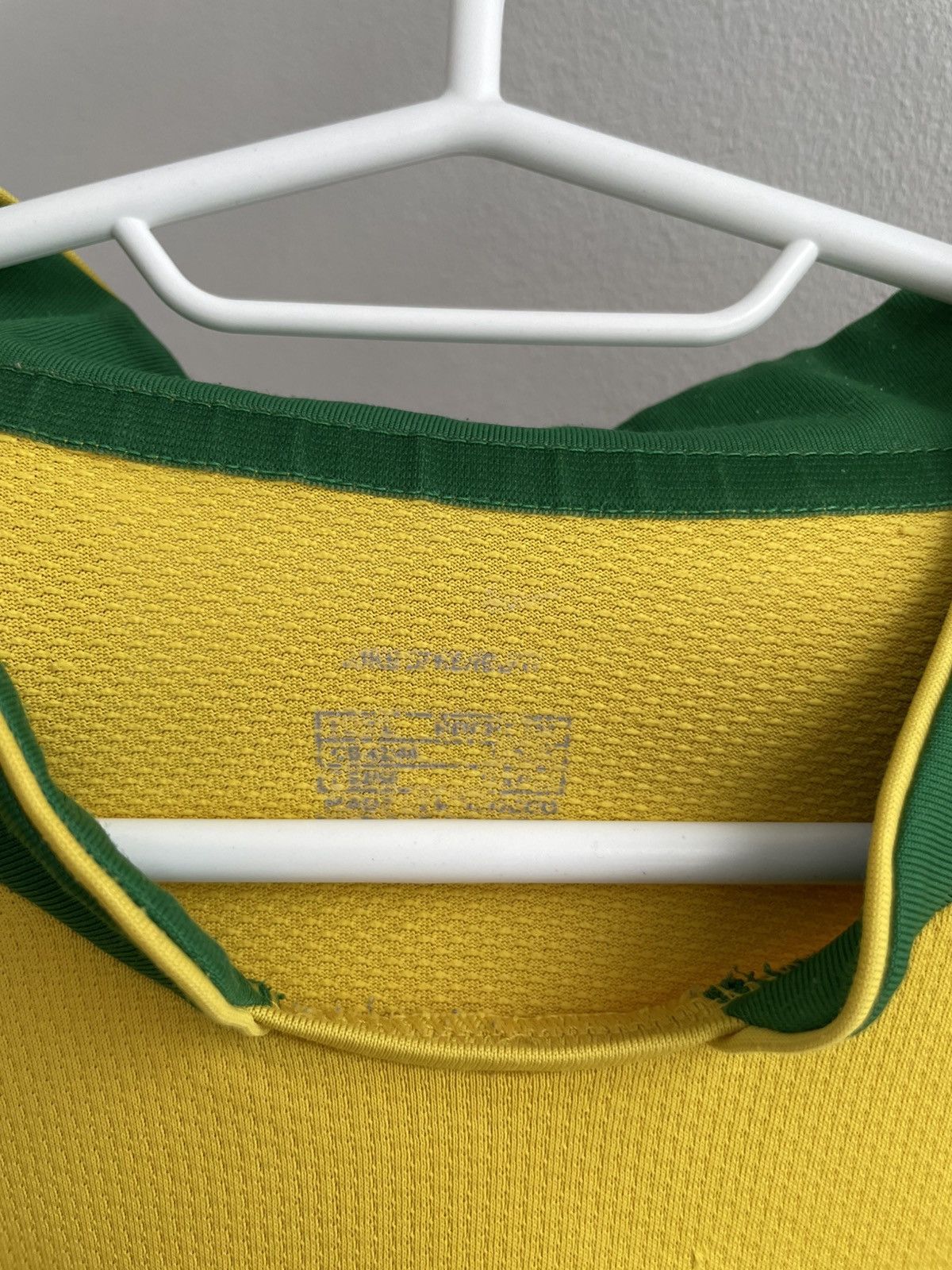 Nike Brazil 2006 2007 Home Football Shirt Soccer Jersey Nike Sz L Size US L / EU 52-54 / 3 - 10 Thumbnail