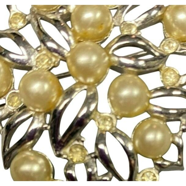 Other Vintage Silver Tone Pearl & Rhinestone Floral Brooch Pin Size ONE SIZE - 2 Thumbnail
