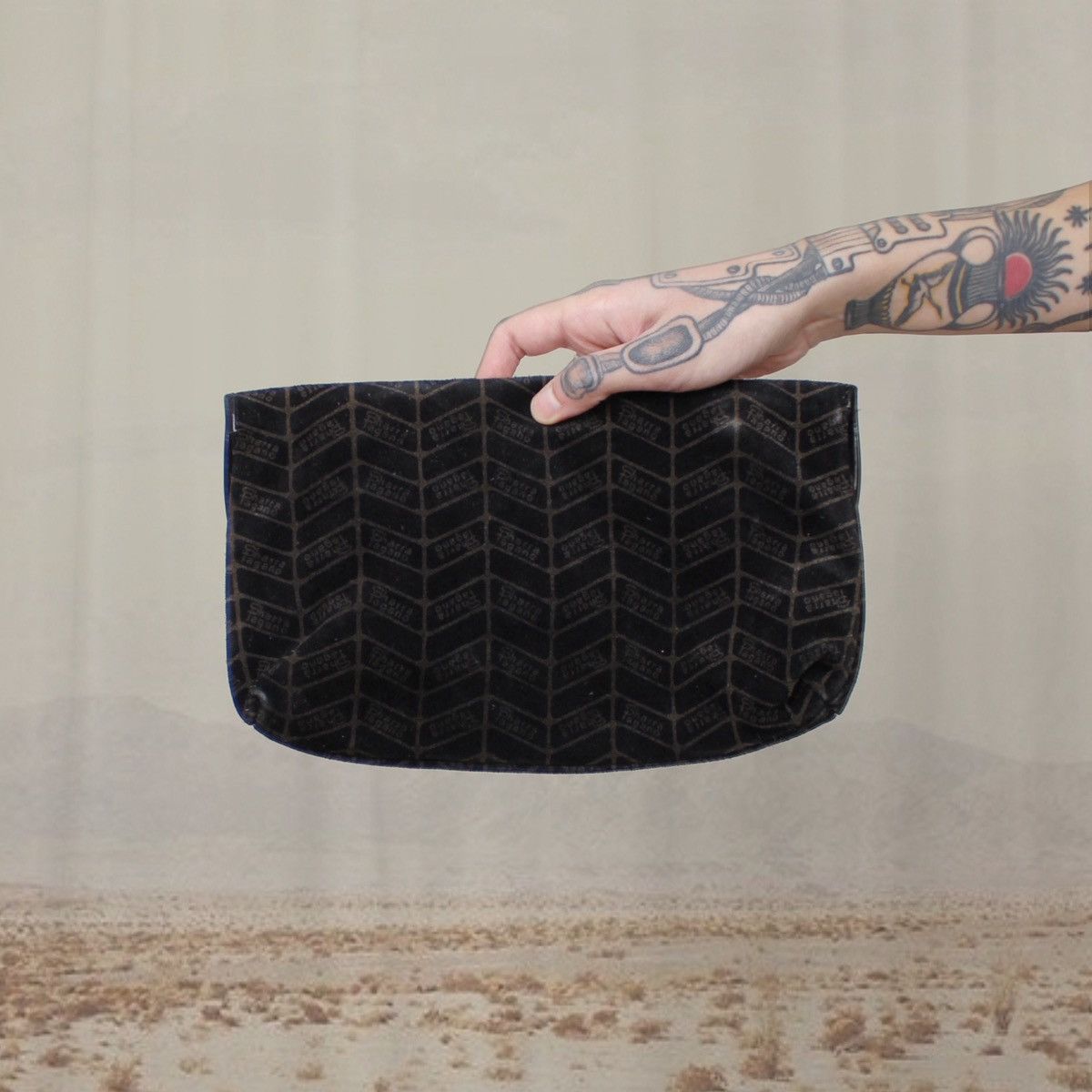 Other 💍BLACK SUEDE CLUTCH💍 Size ONE SIZE - 2 Thumbnail
