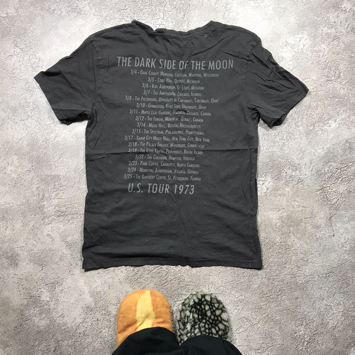 Vintage Vintage 90s Pink Floyd Sun Faded Band Tee Grunge Tapered L Size US L / EU 52-54 / 3 - 4 Thumbnail