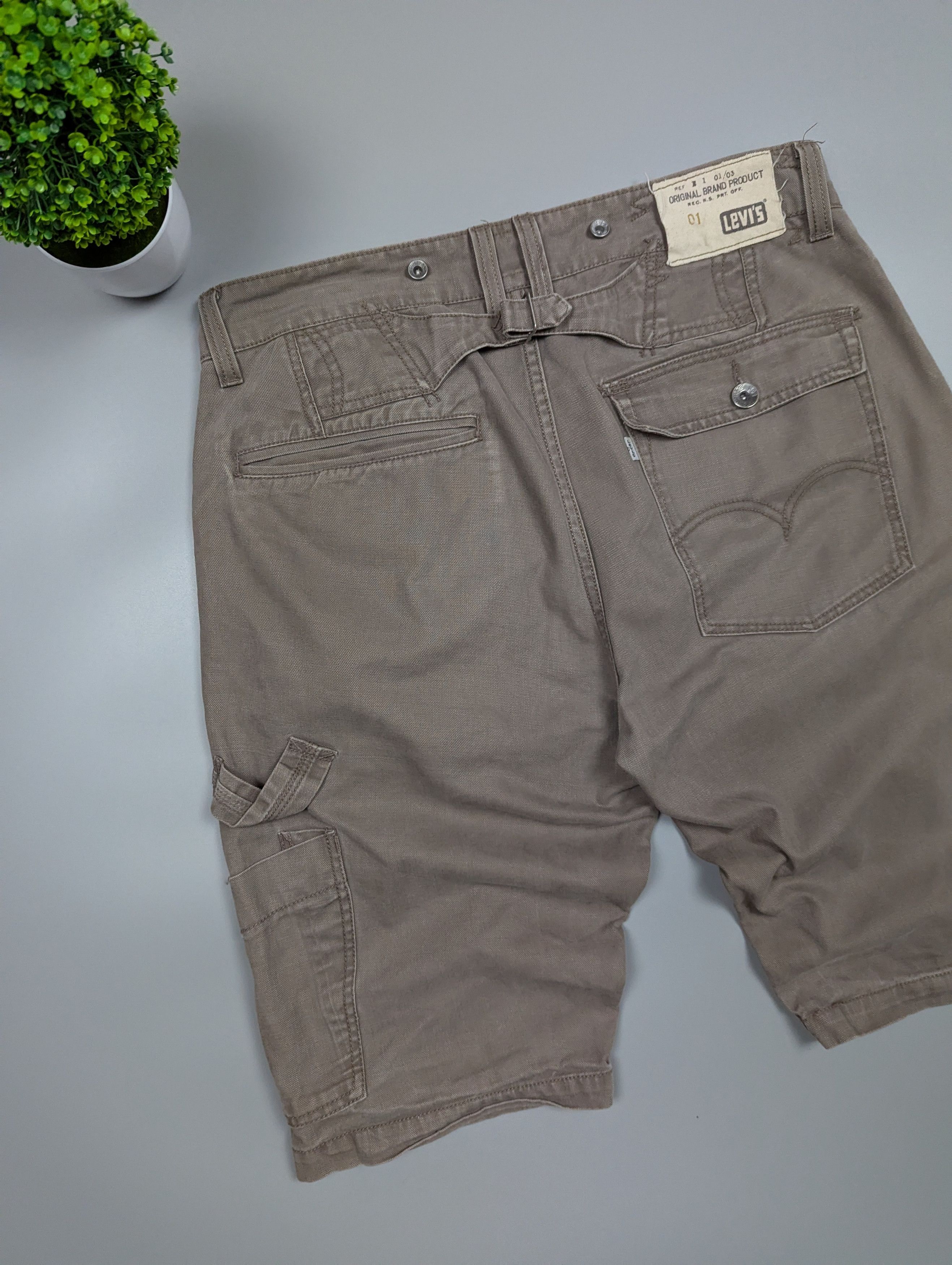 Levi's × Vintage LEVIS Vintage Men's Shabby Gray Cargo Shorts Bermuda W34 Size US 34 / EU 50 - 2 Thumbnail