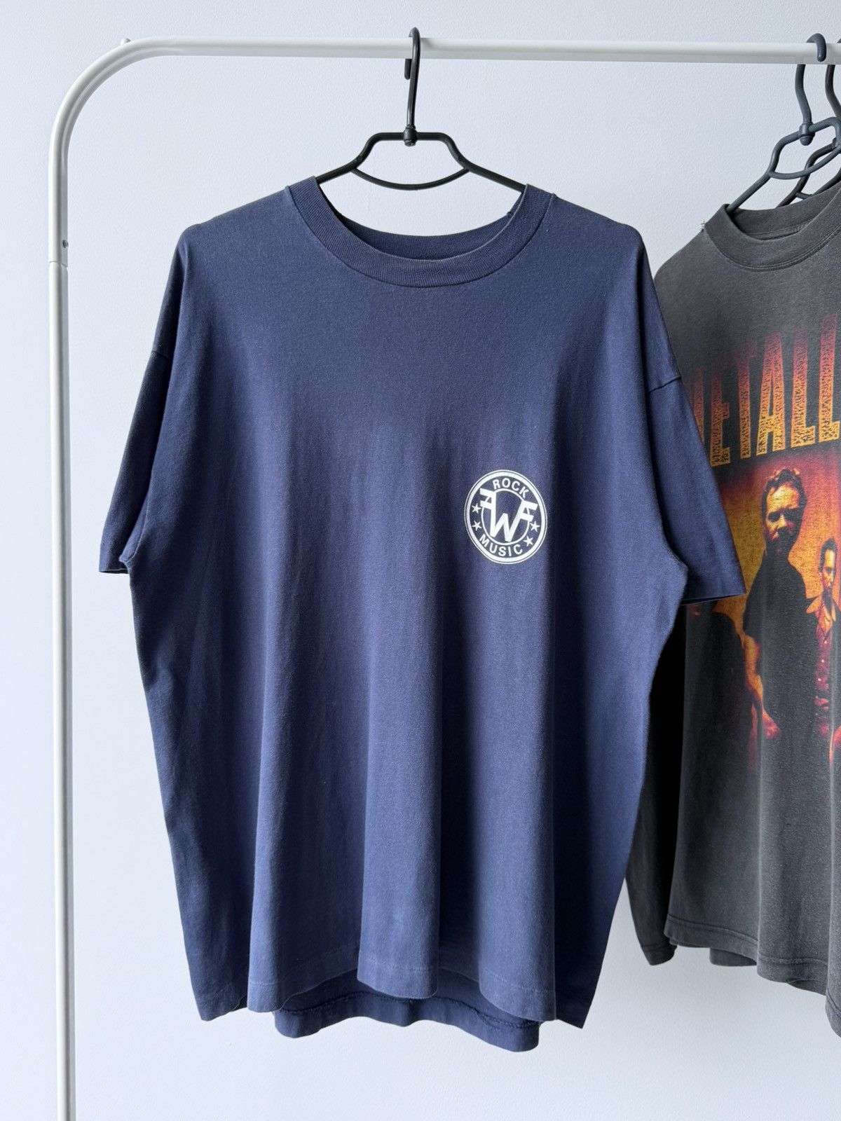 Band Tees Vintage 1995 Weezer Rock Music Band Tee T-Shirt Size US XL / EU 56 / 4 - 6 Thumbnail