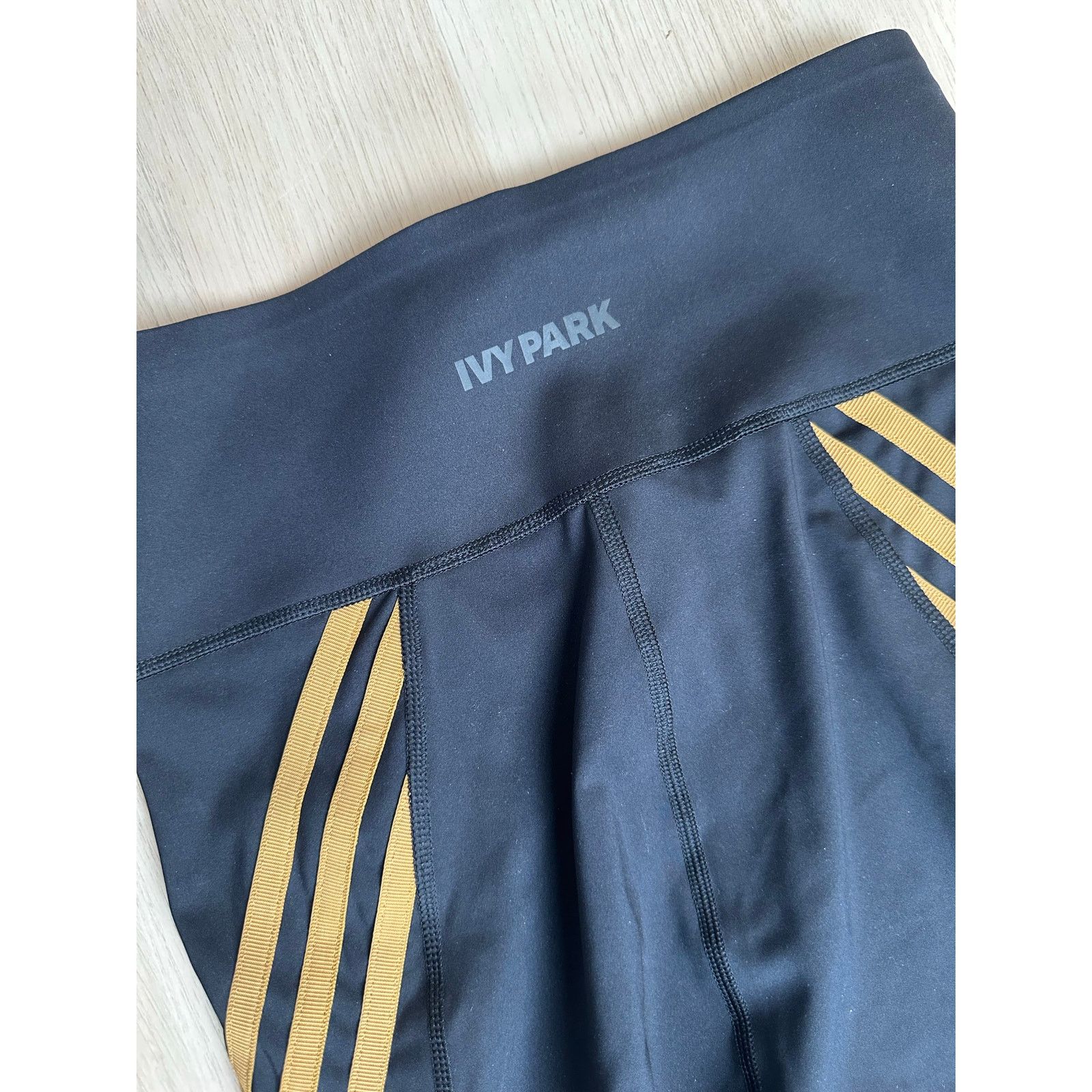 Ivy Park Adidas x Ivy Park Black and Gold Leggings - Size S - Mint Size 26" / US 2 / IT 38 - 7 Thumbnail