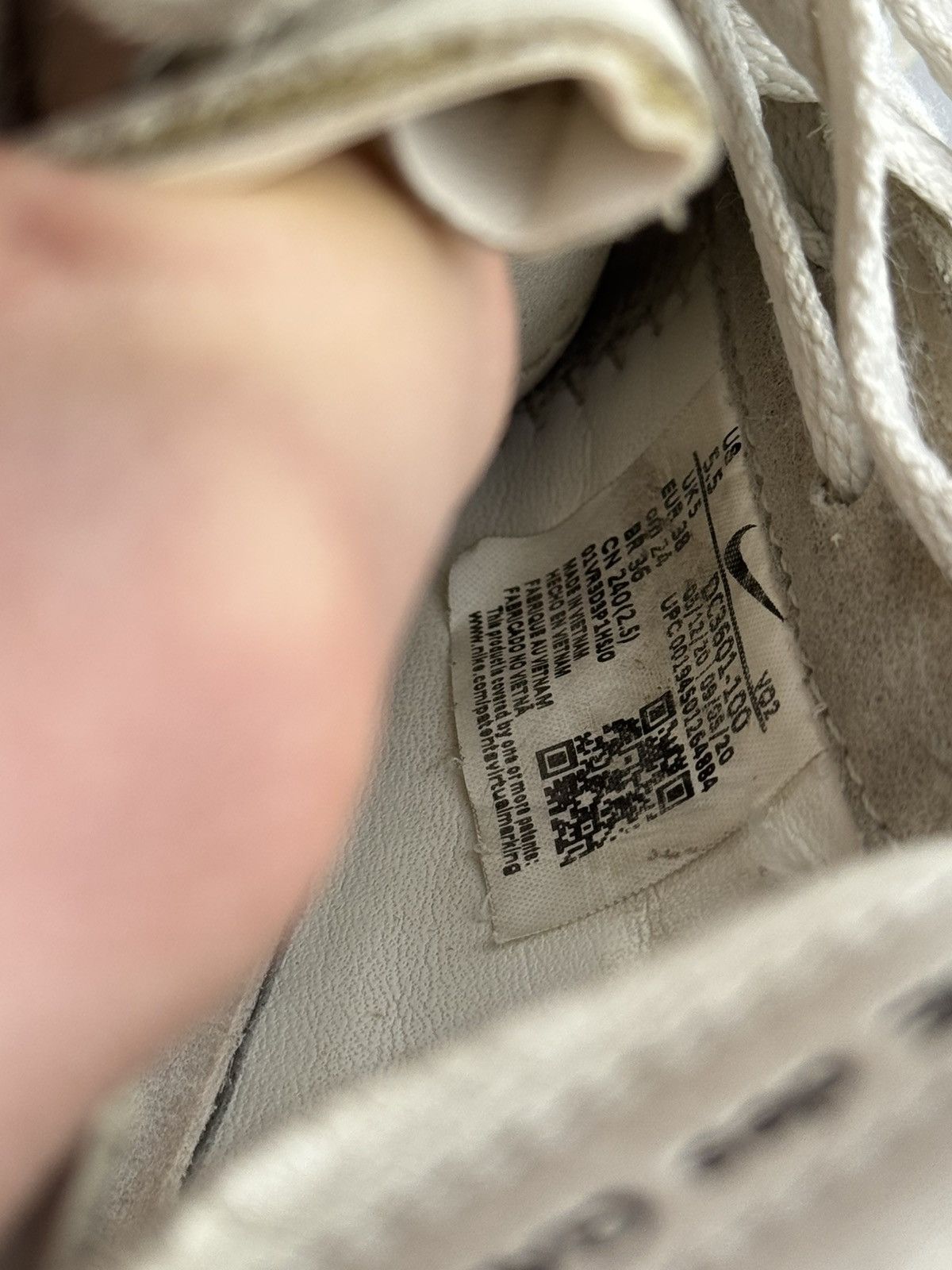 Comme des Garcons × Nike Comme des Garçons x Nike Air Force 1 Mid 'Triple White' Size US 5.5 / EU 38 - 11 Thumbnail