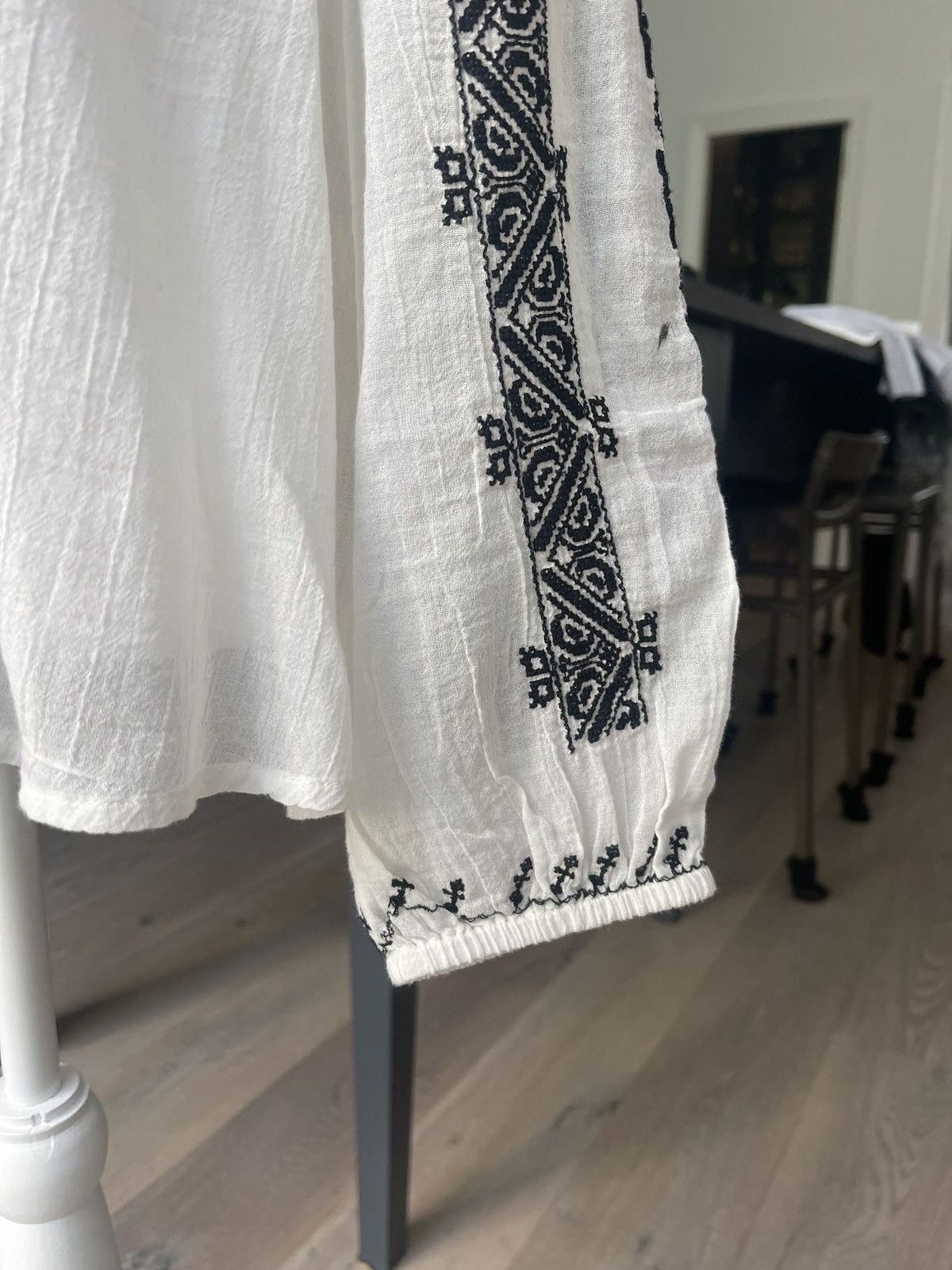 Nili Lotan Nili Lotan Embroidered Alassio Blouse Size XS / US 0-2 / IT 36-38 - 4 Thumbnail
