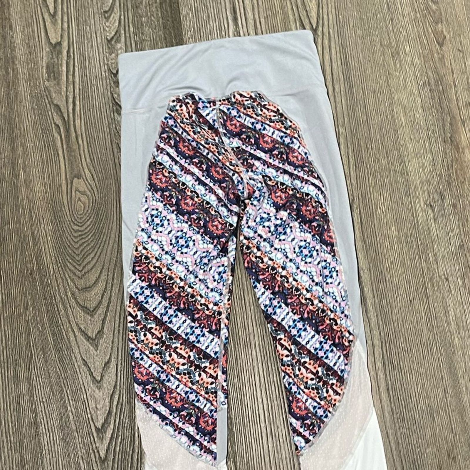 Athleta Athleta Nomad Salutations Cropped Mid Rise Bohemian Gray Size 26" / US 2 / IT 38 - 5 Thumbnail