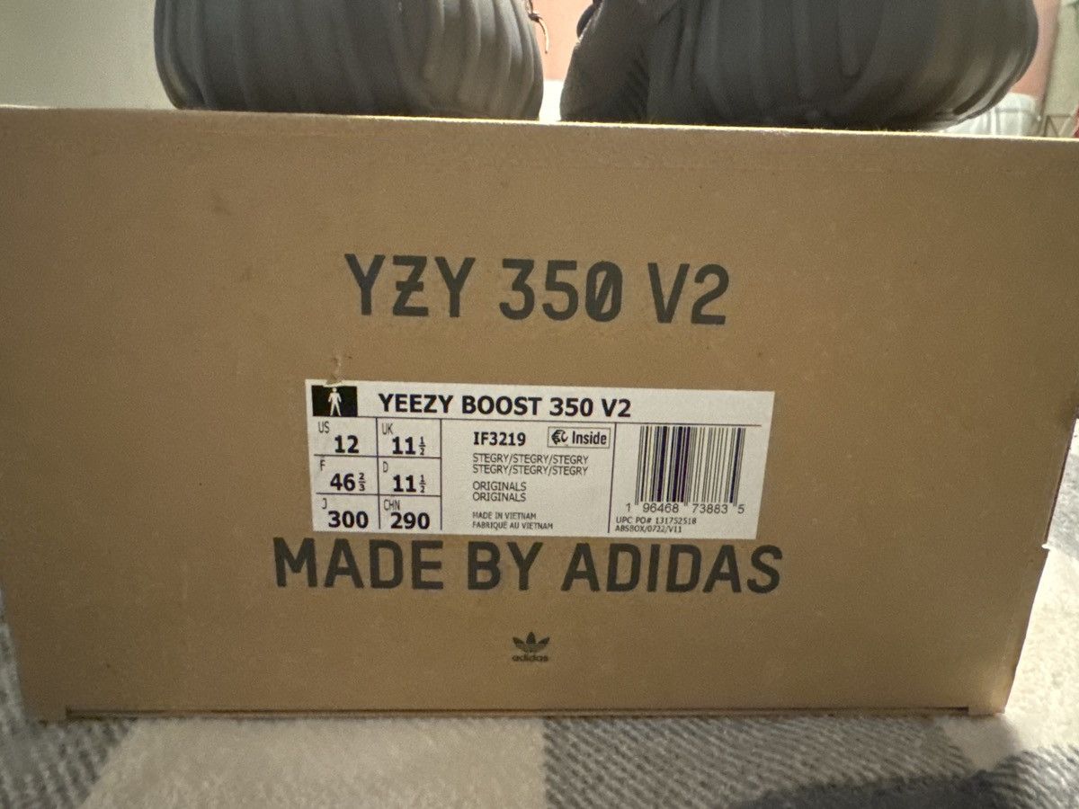 Adidas Yeezy Boost 350 V2 Size US 12 / EU 45 - 4 Thumbnail