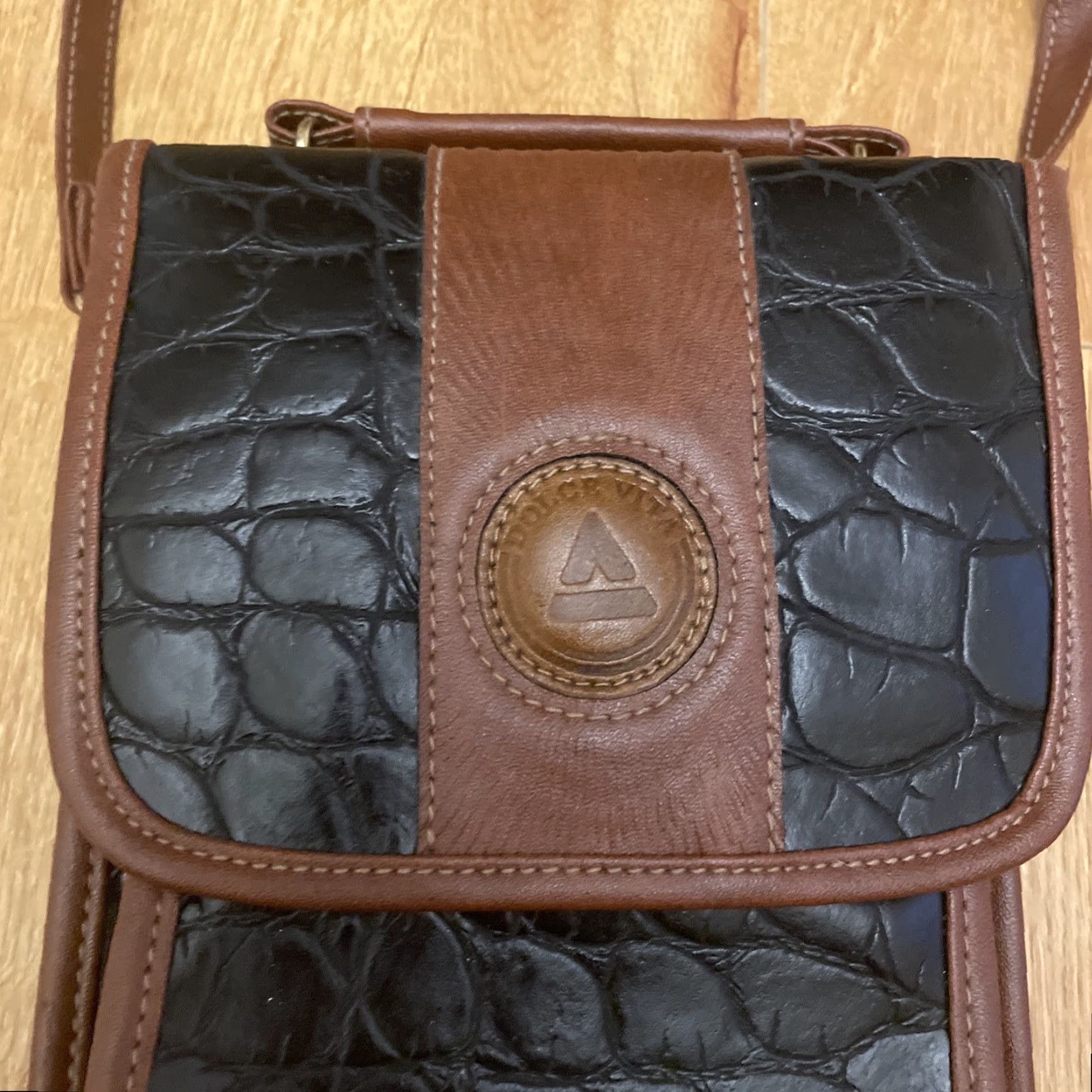 Dolce Vita VINTAGE Jackson Crossbody Bag Women's All Weather Black Brown Faux Leather Crocodile Logo 90s Derby Size ONE SIZE - 3 Thumbnail