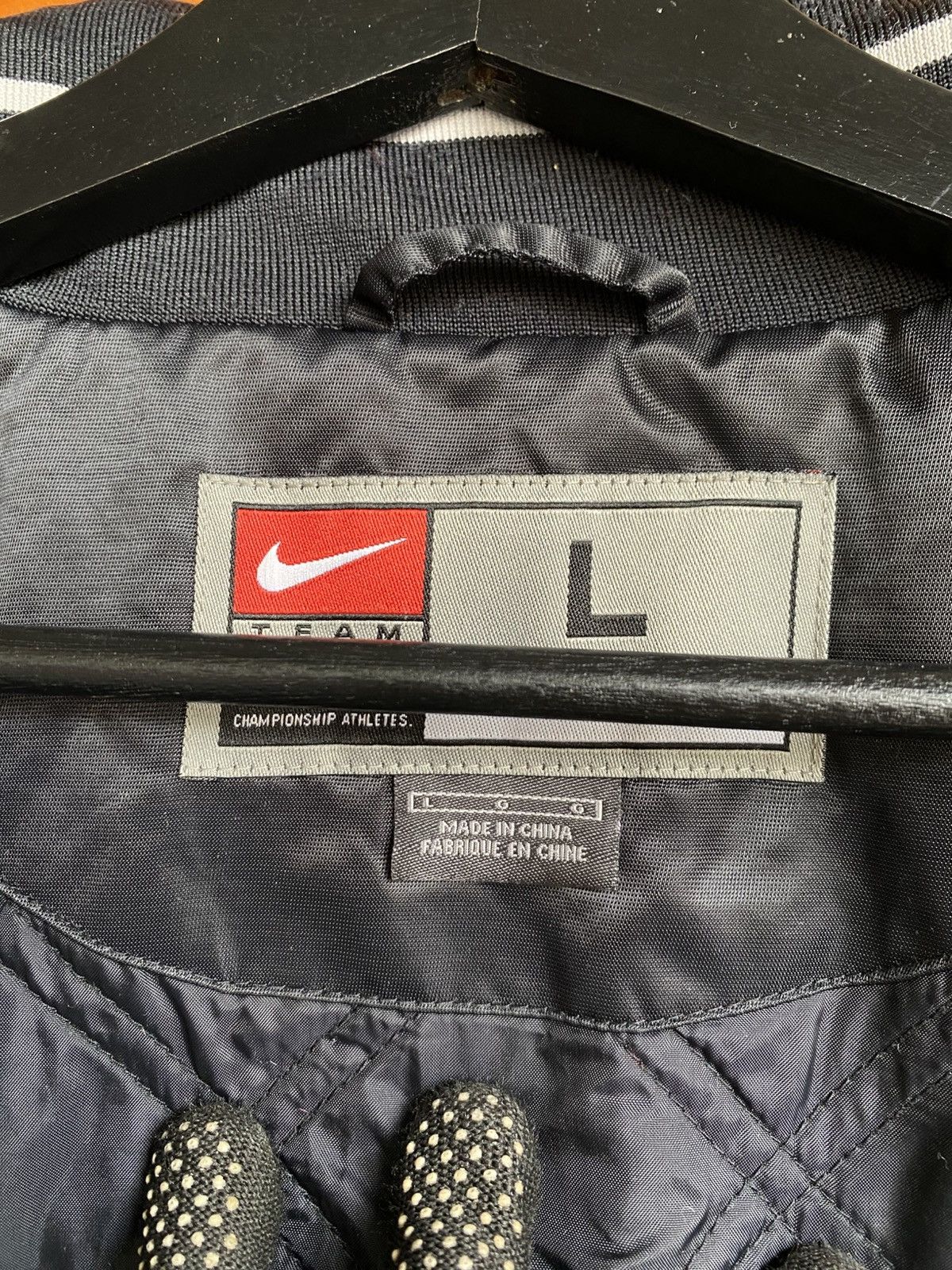 Nike Nike “INVOICE” Black Padded Team Jacket Vintage Sportswear Size US L / EU 52-54 / 3 - 12 Thumbnail