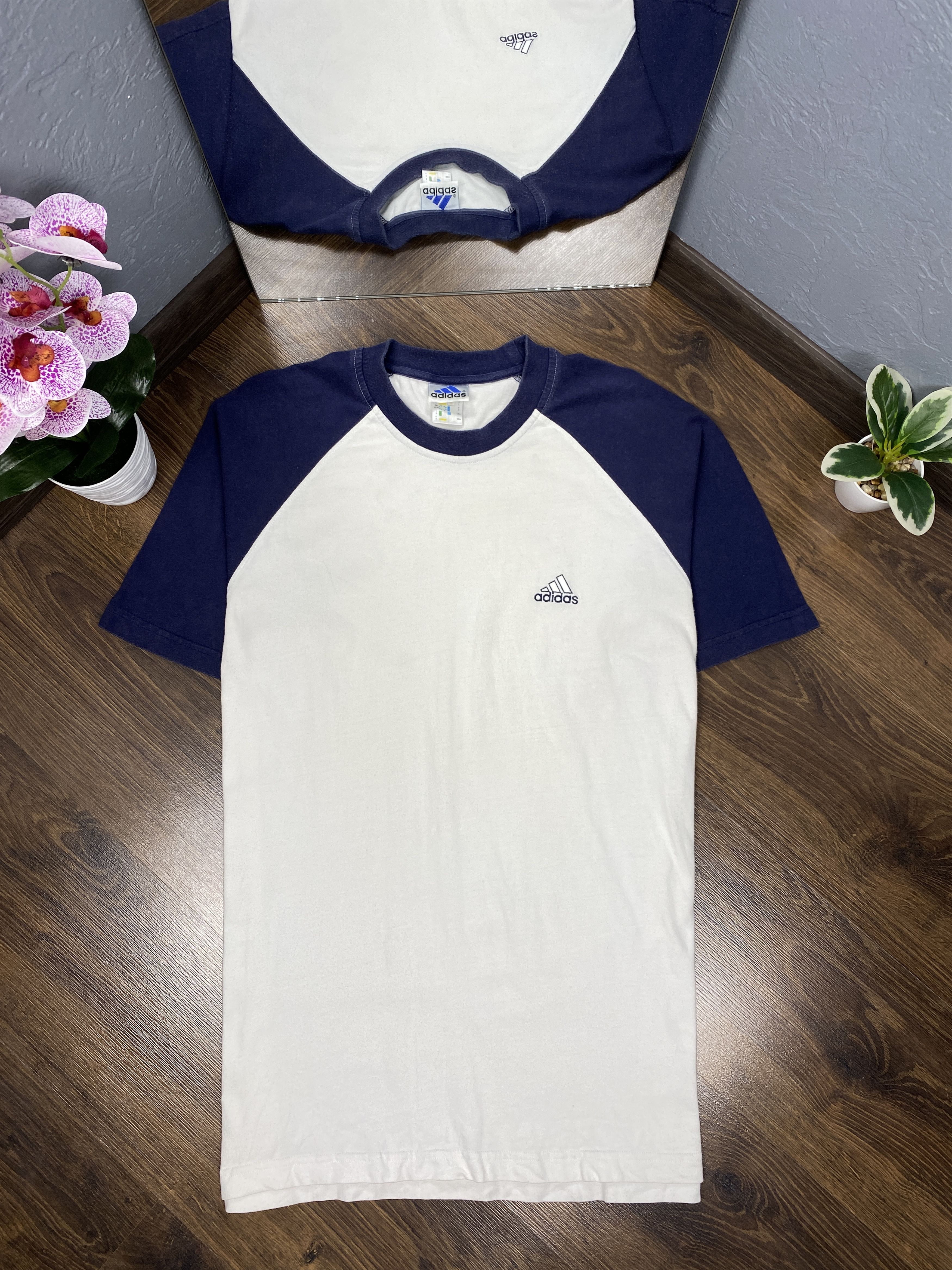 Adidas Adidas vintage small logo t-shirt Size US M / EU 48-50 / 2 - 1 Thumbnail