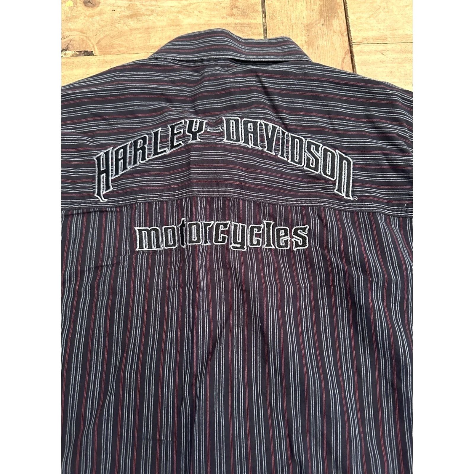 Harley Davidson Harley-Davidson Shirt Striped Short Sleeve Button-Up Embroidered L Mens Black Blocked by Harley-Davidson Theme: Motorcycle Size US L / EU 52-54 / 3 - 6 Thumbnail
