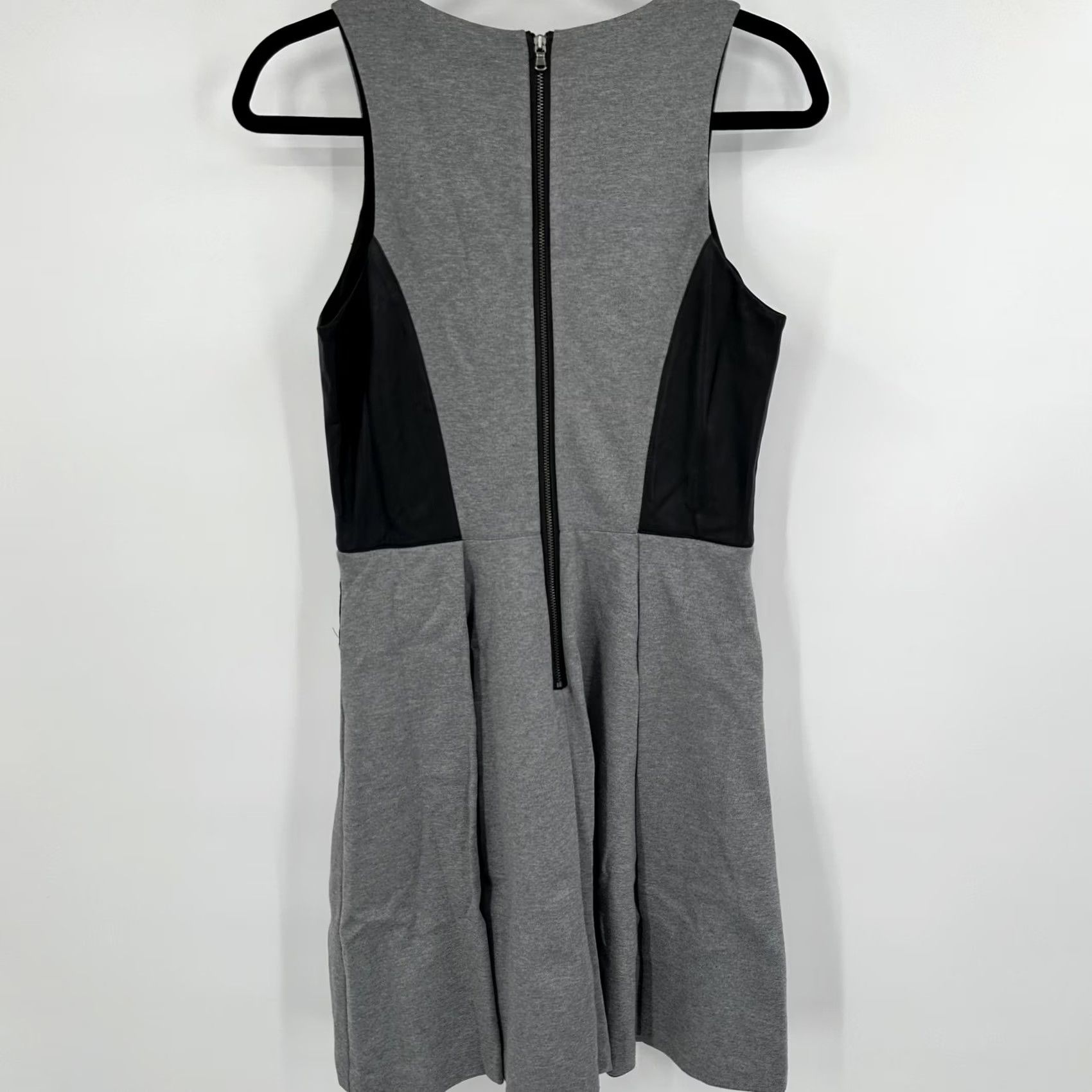Club Monaco Club Monaco Dress Womens 8 Gray Black Sleeveless Fit Flare Faux Leather Panels Size M / US 6-8 / IT 42-44 - 5 Thumbnail