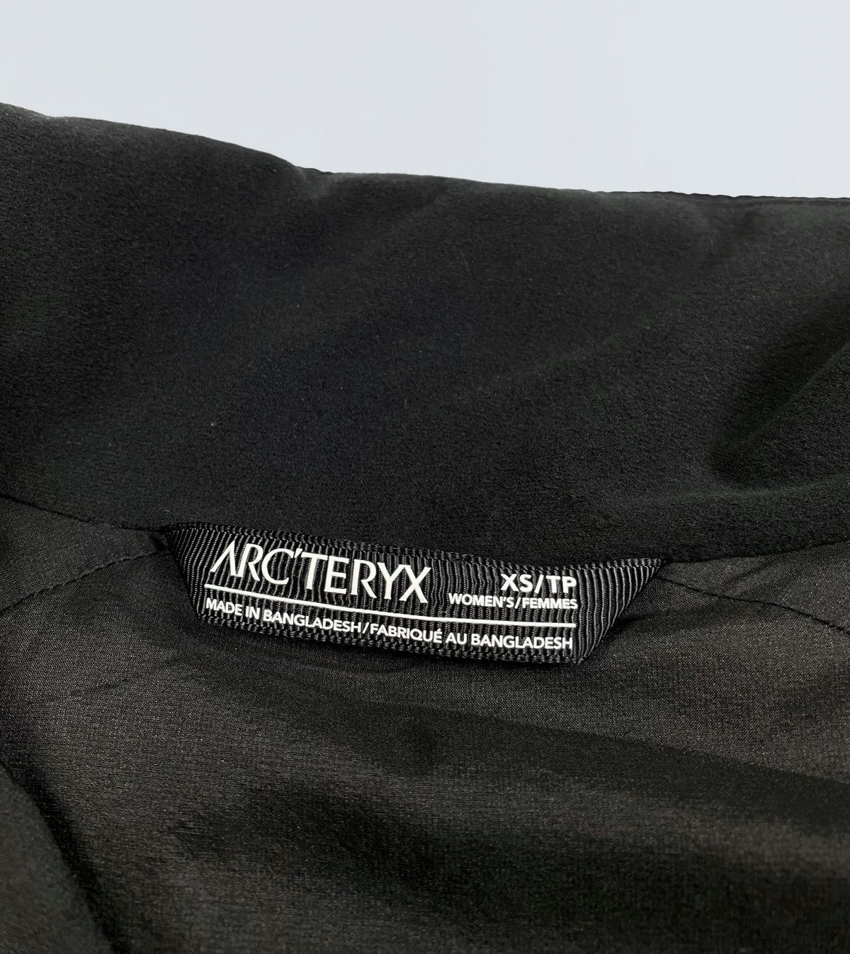 Arc'teryx Women's AW22 Arc'teryx Atom Jacket Black Insulated Size XS Size XS / US 0-2 / IT 36-38 - 21 Thumbnail