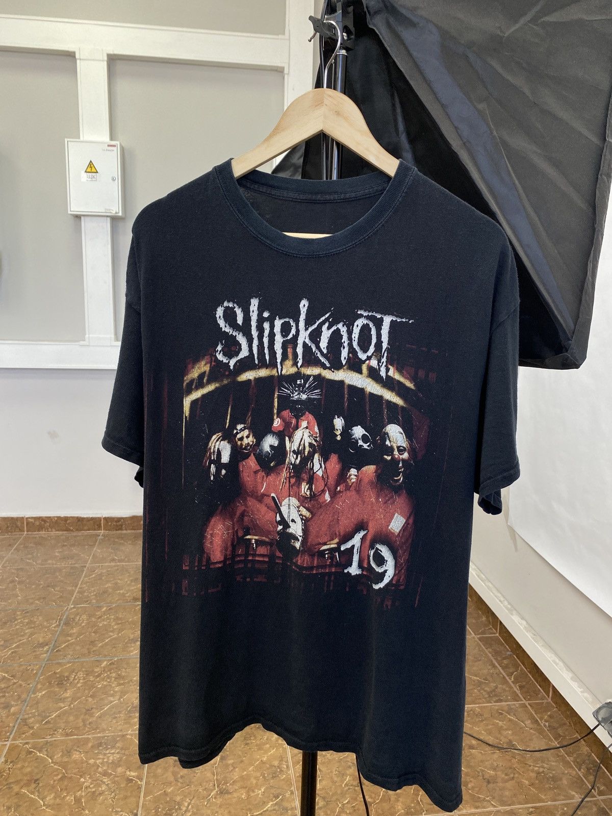 Slipknot 🇺🇸 Vintage Slipknot Debut Album 1999-2018 Rock Band T-Shirt Size US XL / EU 56 / 4 - 1 Thumbnail