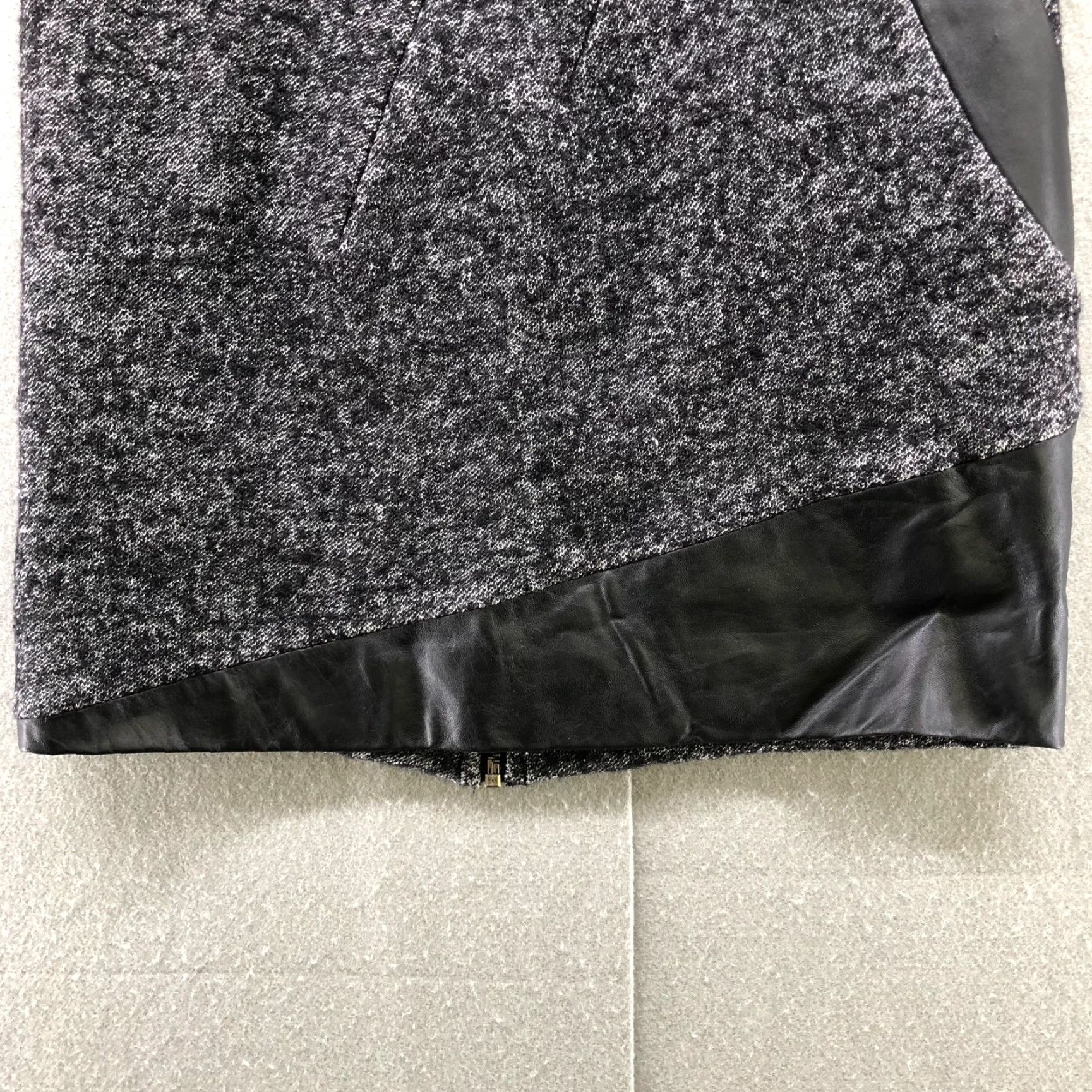 Vintage NWT Cut25 Leather Wool Blend Mini Skirt Size 10 Black Gray Mixed Media Edgy Rock Womens Skirt Short Zipper Size 32" / US 10 / IT 46 - 4 Thumbnail