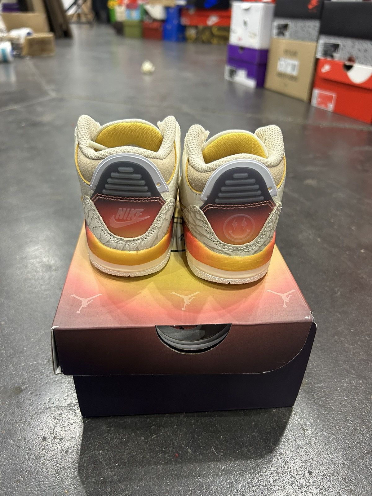 Nike Jordan Retro 3 SP “J-Balvin” 5C Size US 5 / EU 37 - 3 Thumbnail